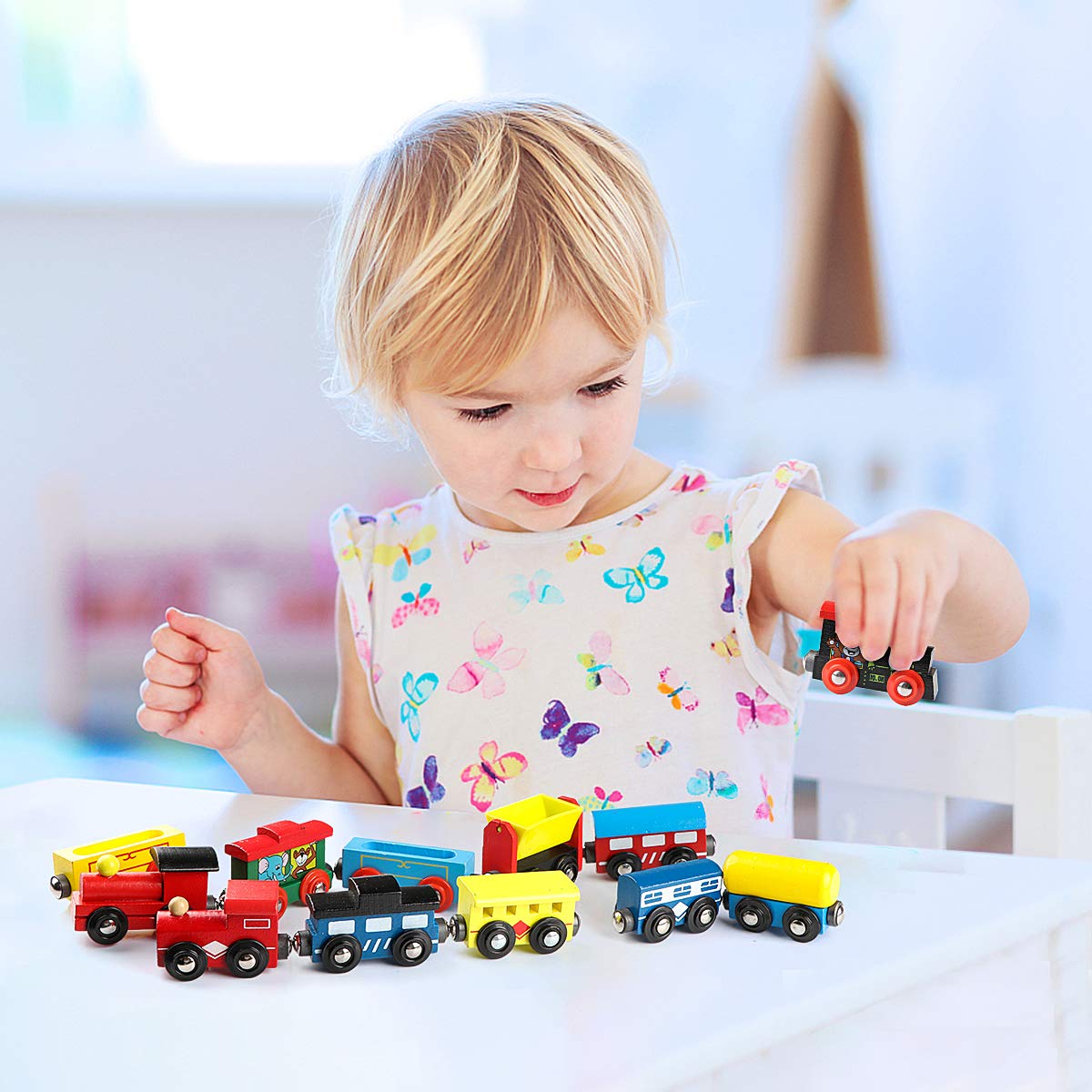 Joqutoys 12 PCS Wooden Train Cars, Train Toys Magnetic Set Includes 3 Engines and Storage Bag, Toy Train Sets for Kids Toddler Boys and Girls
