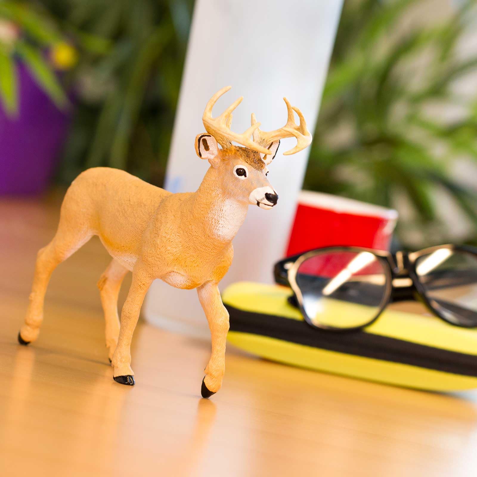 Safari Ltd. Whitetail Buck Figurine - Realistic 7.25" Wildlife Figure - Educational Toy for Boys, Girls, & Kids Ages 1+