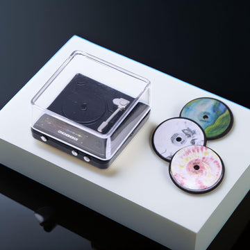 Miniature Retro Record Player Set, 1:12 Scale Vintage Turntable with 3 Mini Records, Realistic Alloy Model for Dollhouse Living Room & Music Room