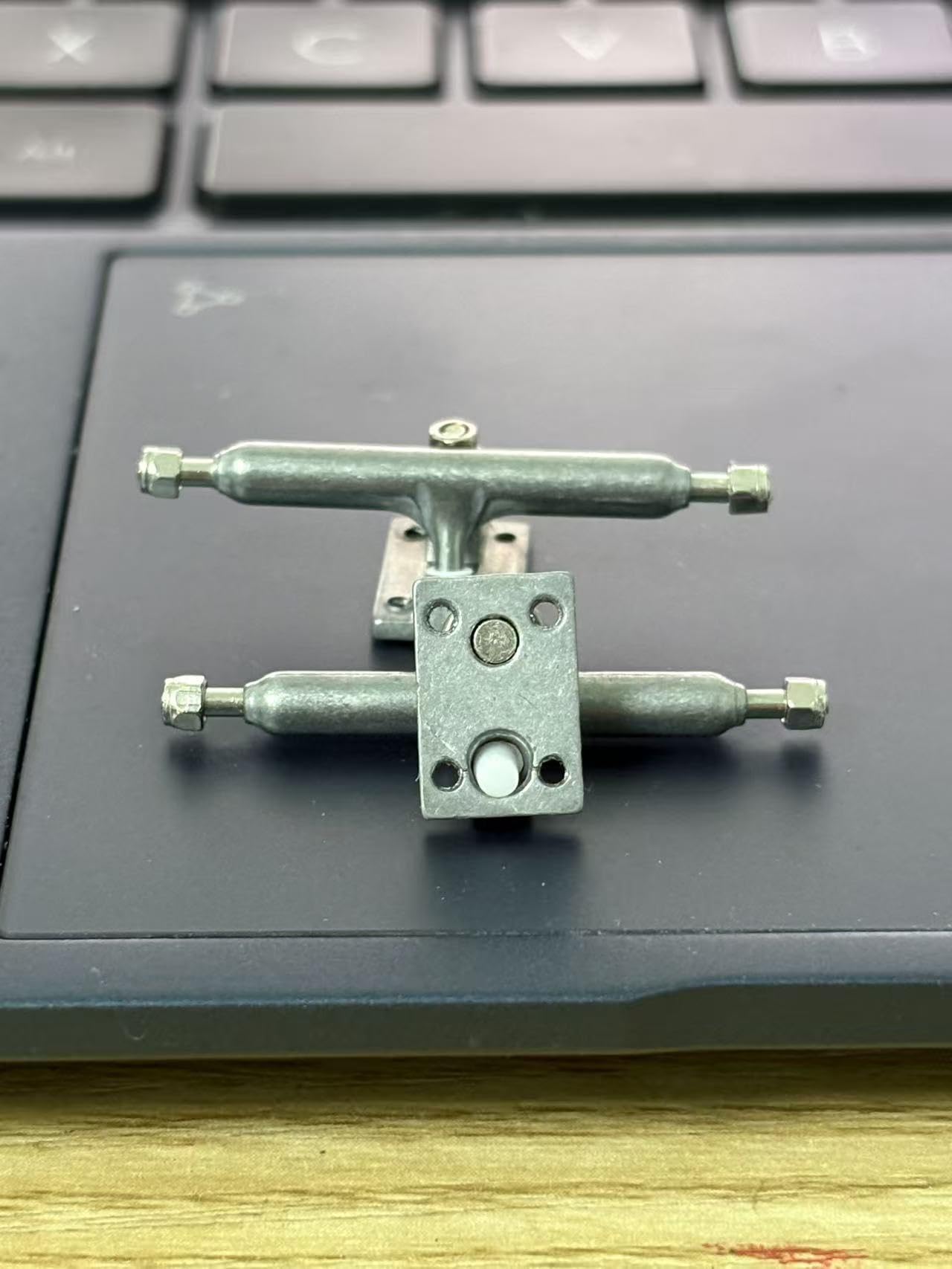 LEEFAI Pro Fingerboard Trucks G5, Raw Metal Color, Regular Kingpin, 2 Trucks with Hardware (32mm)