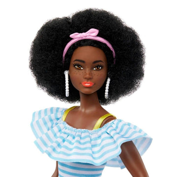 Barbie Day & Play Doll With Fashion Roller Skates, Sporty Look, Toy +3 Years (Mattel HPL77)