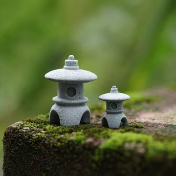2Pcs Miniature Japanese Stone Lanterns, Natural Bluestone Pagoda Ornaments for Adult Collector Dollhouse Garden, Bonsai & Zen Micro-Landscape, Serene