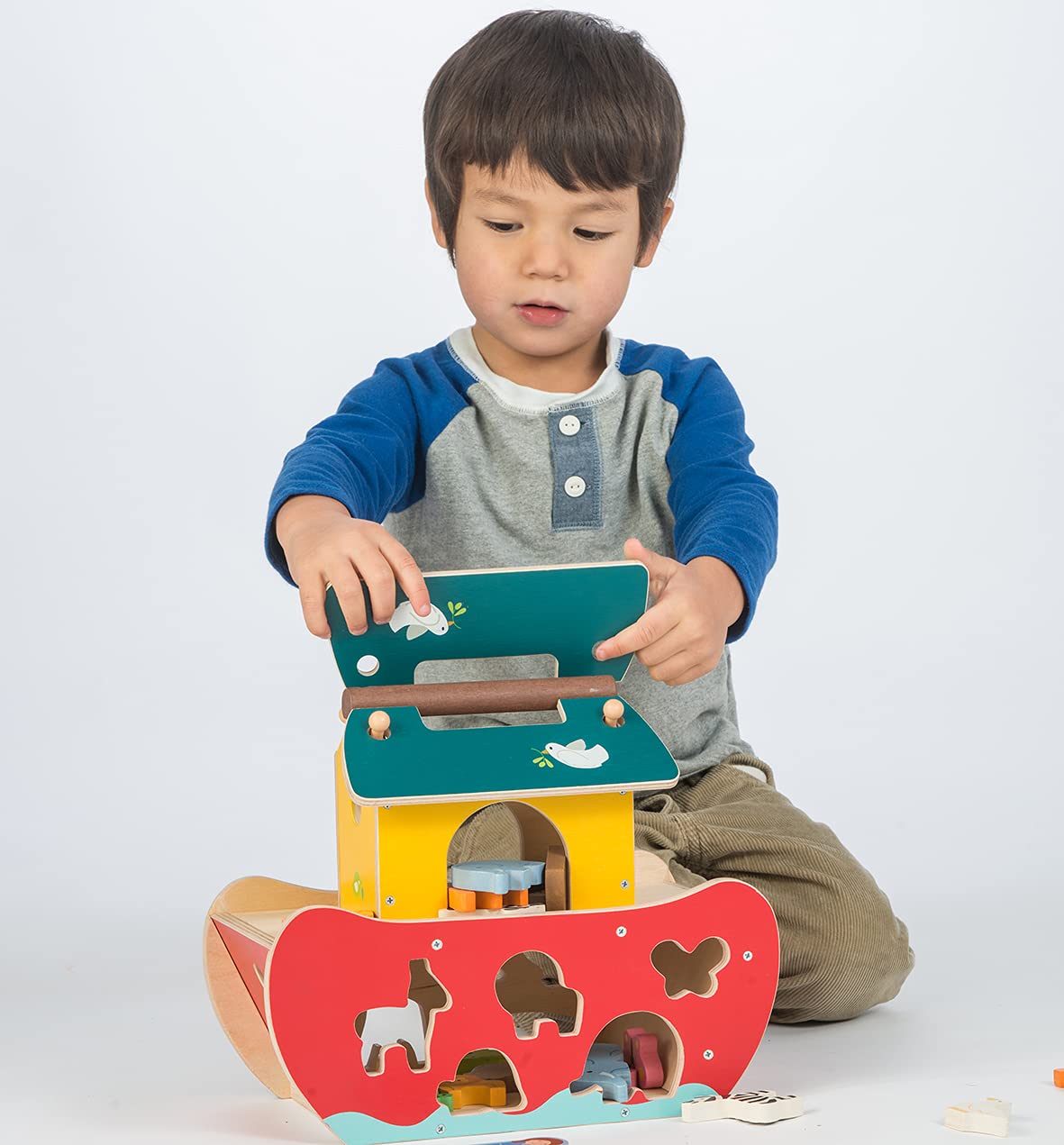 Tender Leaf Toys - Wooden Noah’s Ark Animal Shape Sorter Toy - Encourages Imaginative Play, Improves Recognition and Problem Solving Skills - 3 Years