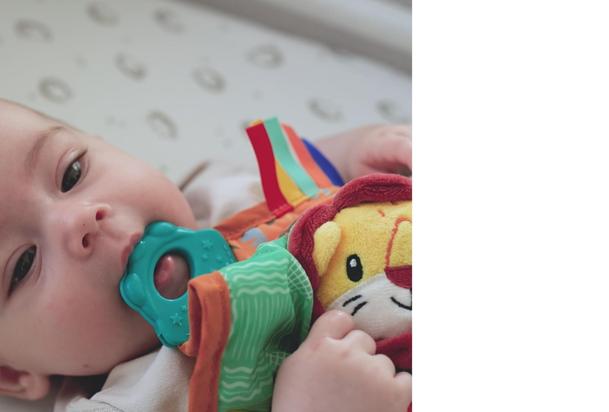 Nuby Plush Teething Blankie Lion - Soft Teething Toy with Multiple Gum-Massaging Surfaces - Crinkle and Squeak Sensory Teether for Babies