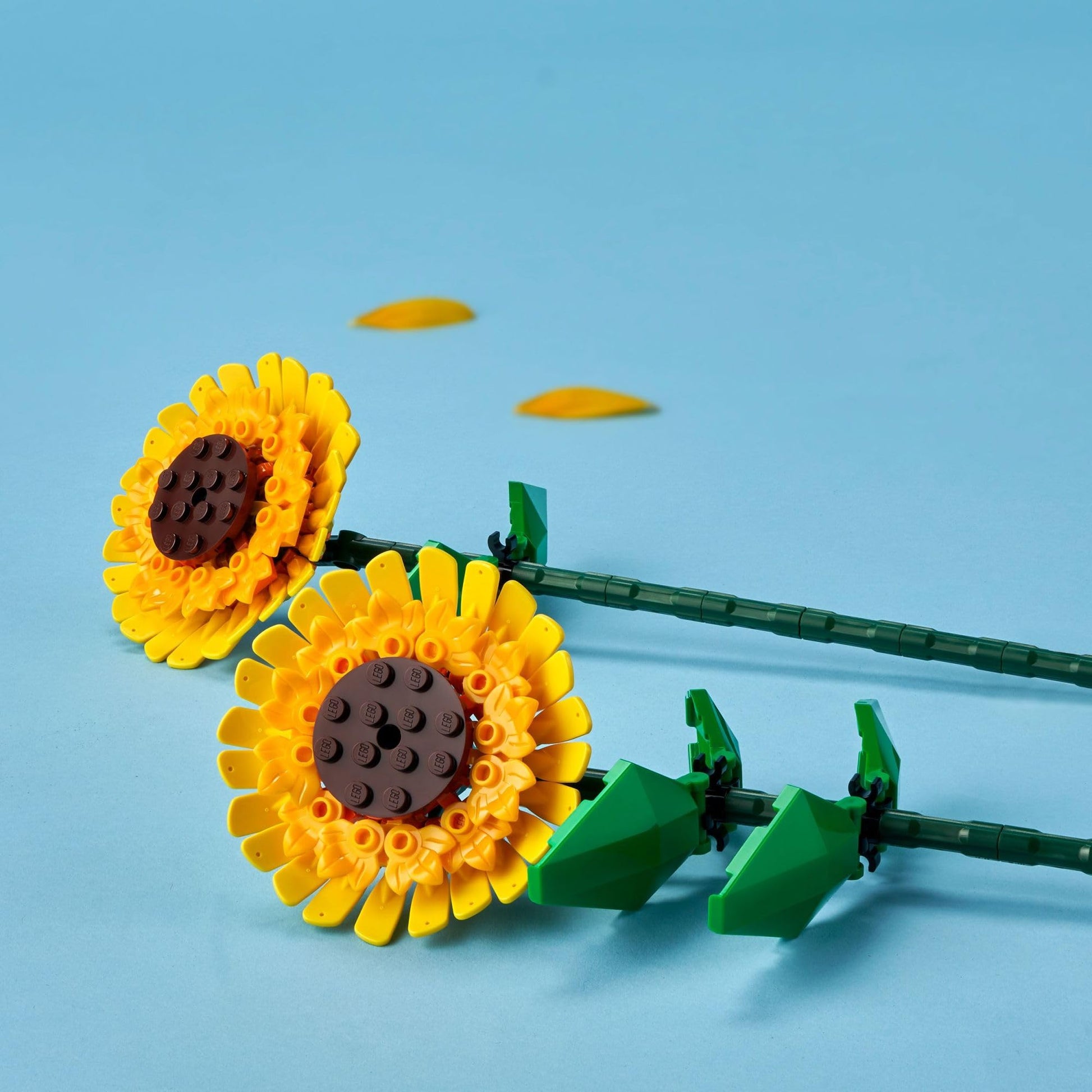 LEGO Sunflowers Building Toy for Kids, Girls and Boys Ages 8+ - Artificial Sunflowers for Home Decor and Display - Birthday Gift Idea for Lovers