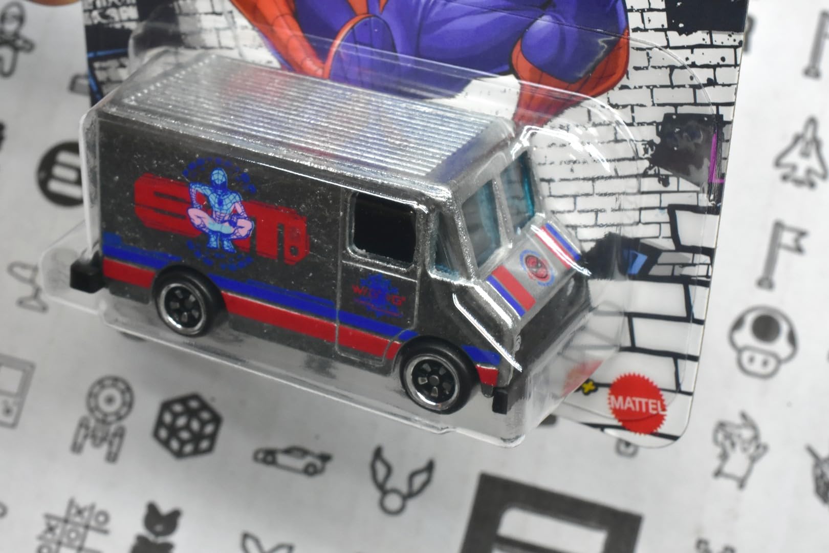 Hot Wheels Silver Series Spider Man Combat Medic [Silver] 5/5, 1:64 Scale Diecast Toy Vehicle