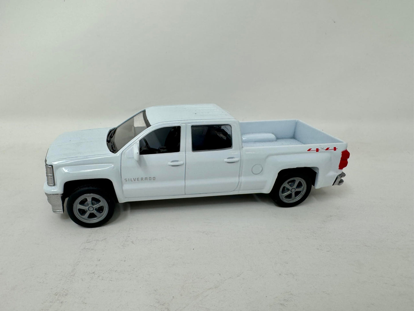 NewRay Toys 1:43 Chevy Silverado Pick Up Truck with Trailer and Dirt Bike