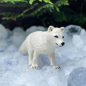 Safari Ltd. Arctic Fox Toy Figure | North American Wildlife Collection | Non-Toxic and BPA Free | Toy Animals | Suitable for Ages 3 and Up