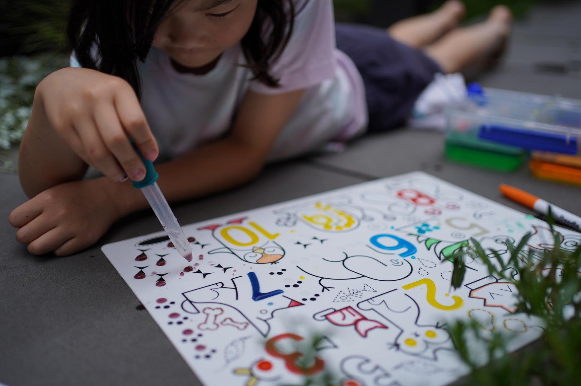 HeyDoodle Wild Digits Sensory Mat - Reusable Silicone Activity Mat for Kids with Educational Themes & Debossed Areas - Doodle Pad Set Includes 9