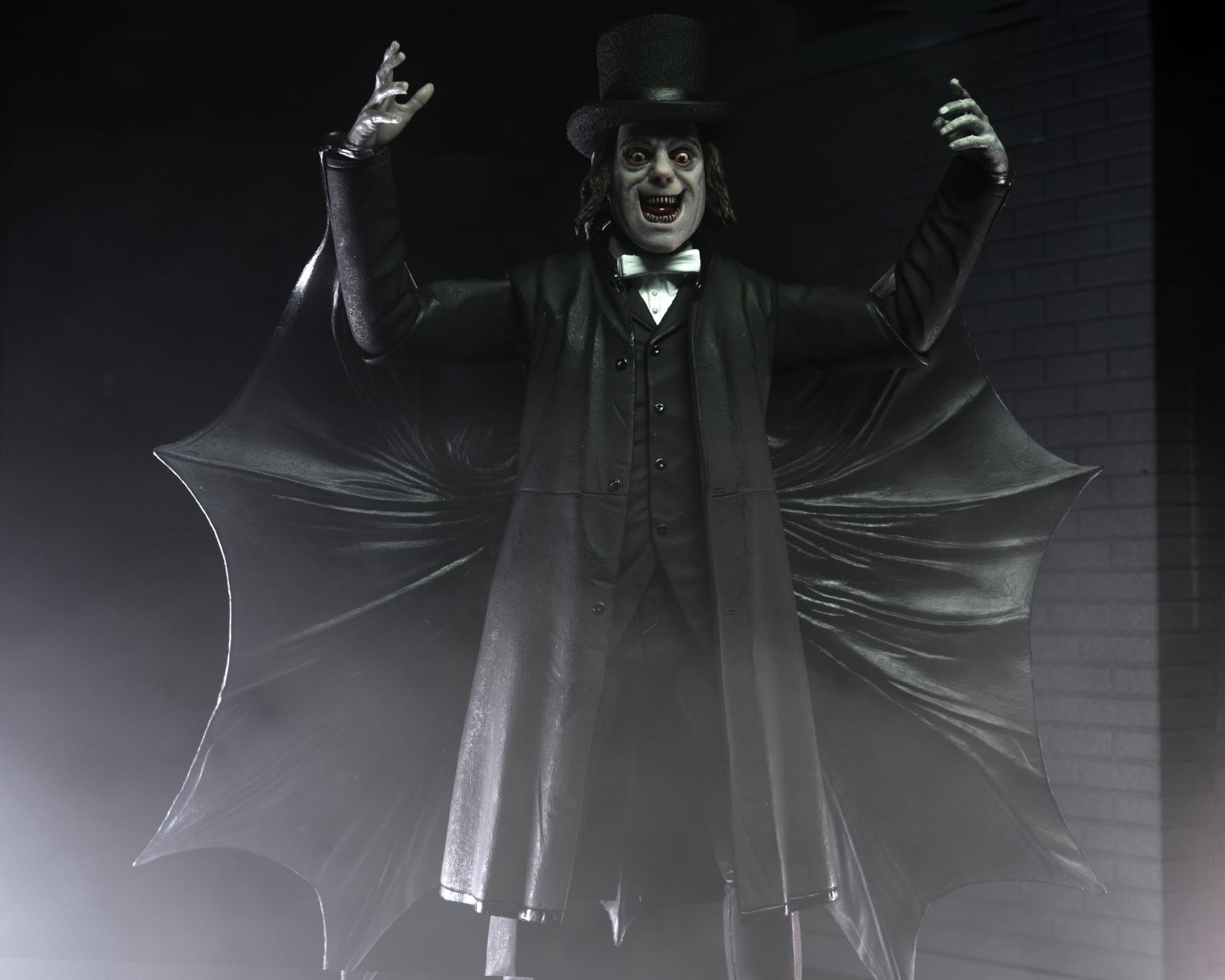 NECA - London After Midnight - Edward C. Burke 7" Ultimate Action Figure