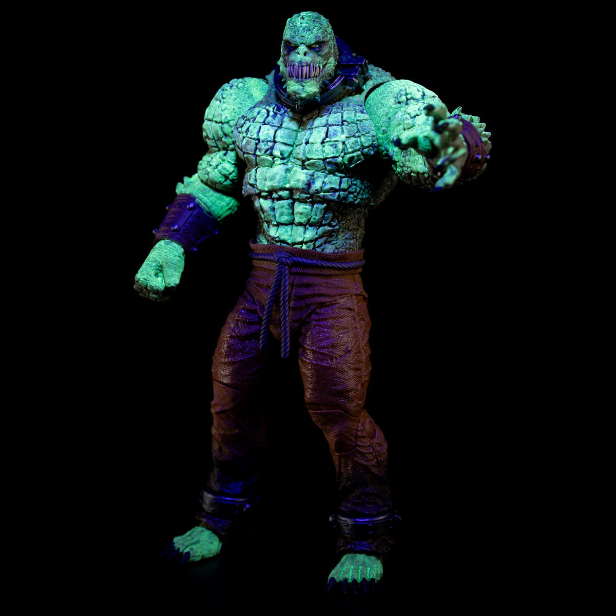 McFarlane Toys - DC Multiverse Killer Croc (Batman: Arkham Asylum) Glow in The Dark Edition Mega Figure Gold Label, Amazon Exclusive