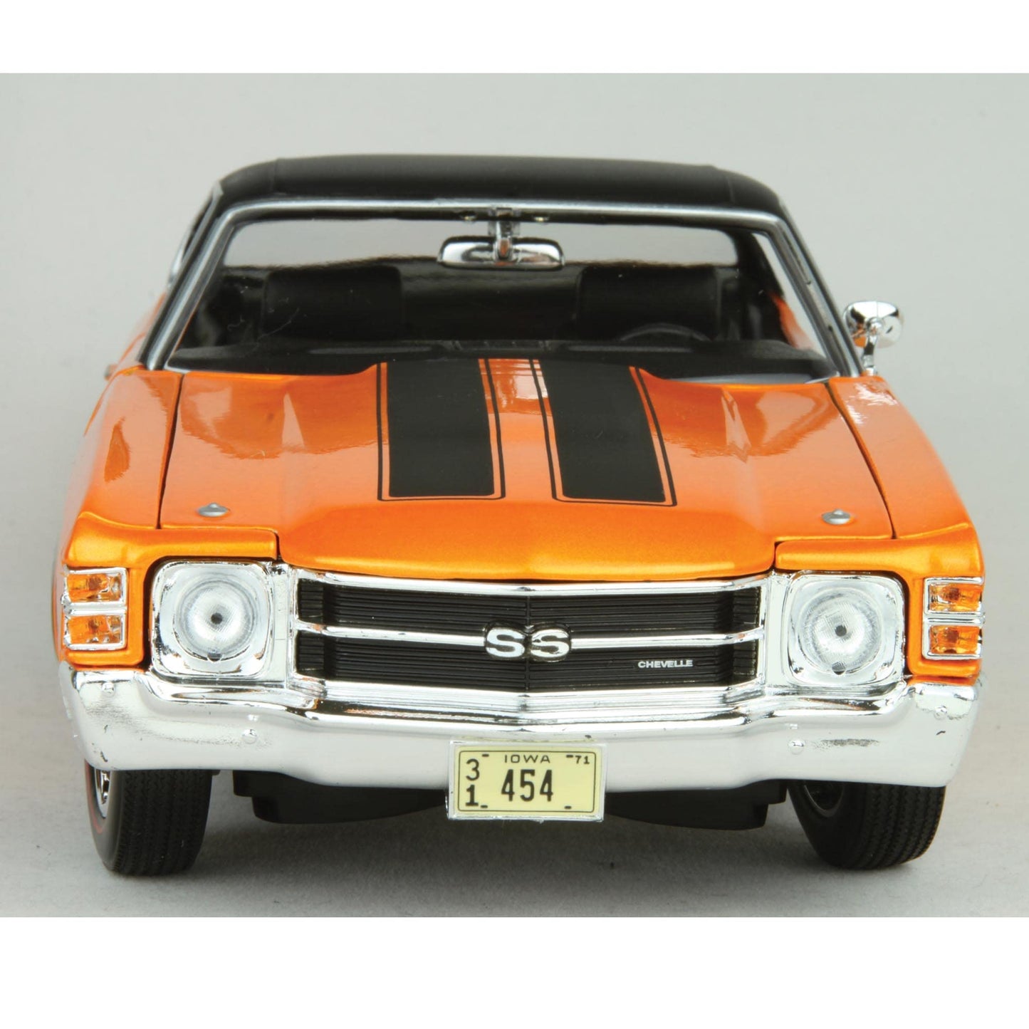 Maisto 1:18 Scale 1971 Chevy Chevelle SS 454 Coupe Diecast Vehicle (Colors May Vary)