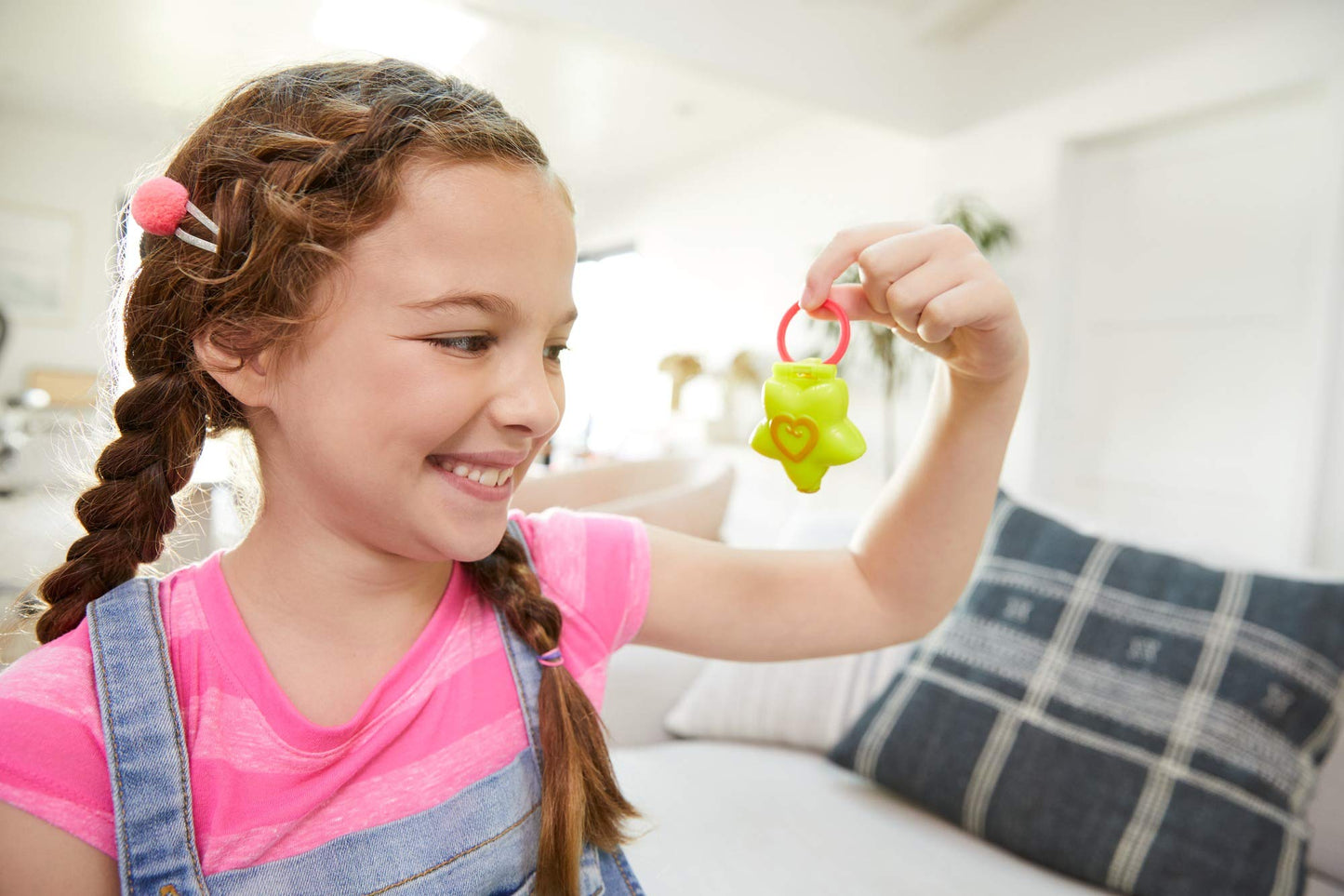 Polly Pocket Tiny Pocket Places Rockin’ Science Compact with Science-Themed Location, Micro Shani Doll, Surprise Reveals, Rocket, Volcano, Telescope