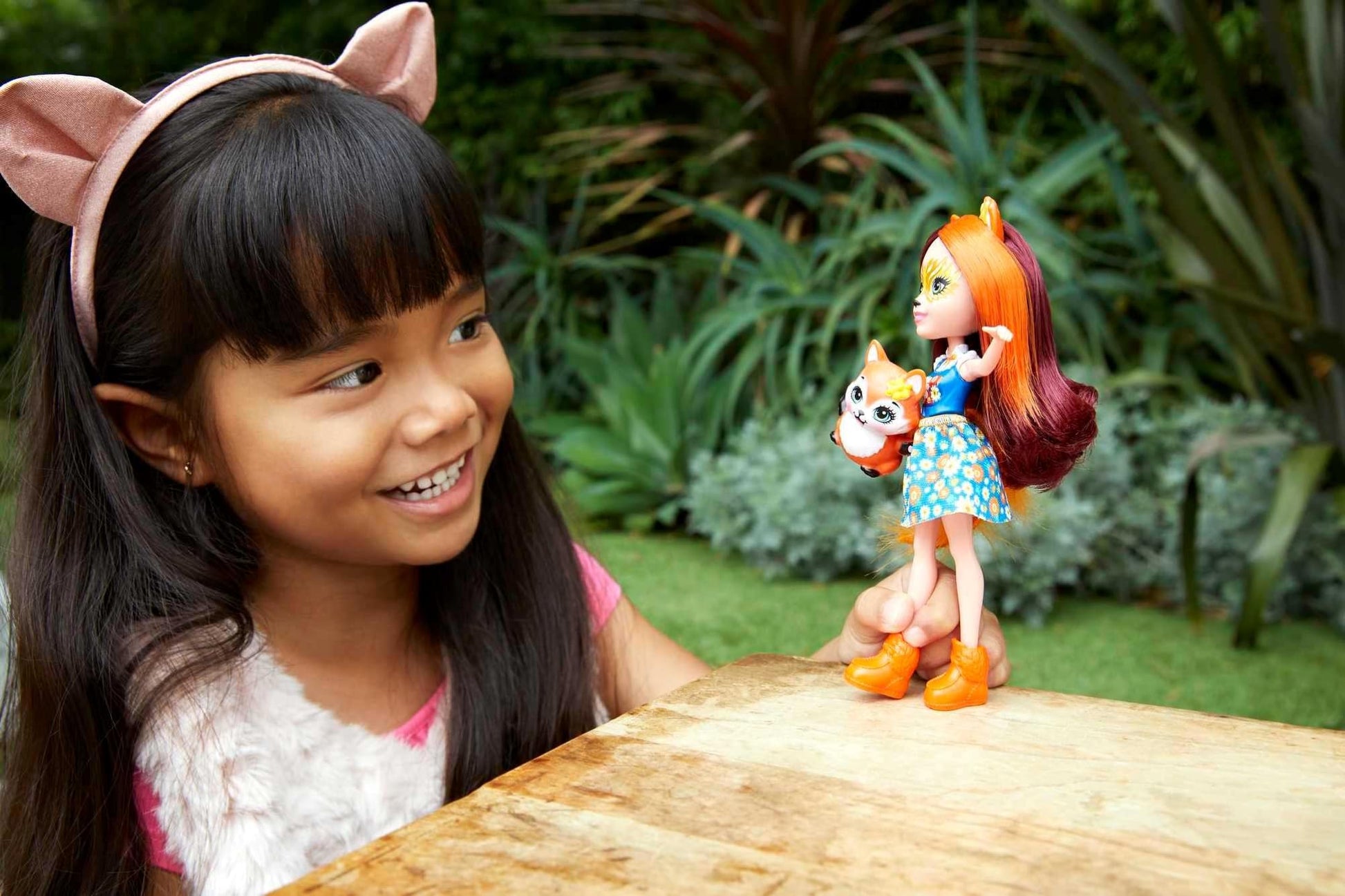 Mattel Enchantimals Felicity Fox Doll & Flick Figure, 6-inch small doll, with long brown hair, animal ears and furry tail, removable skirt and shoes