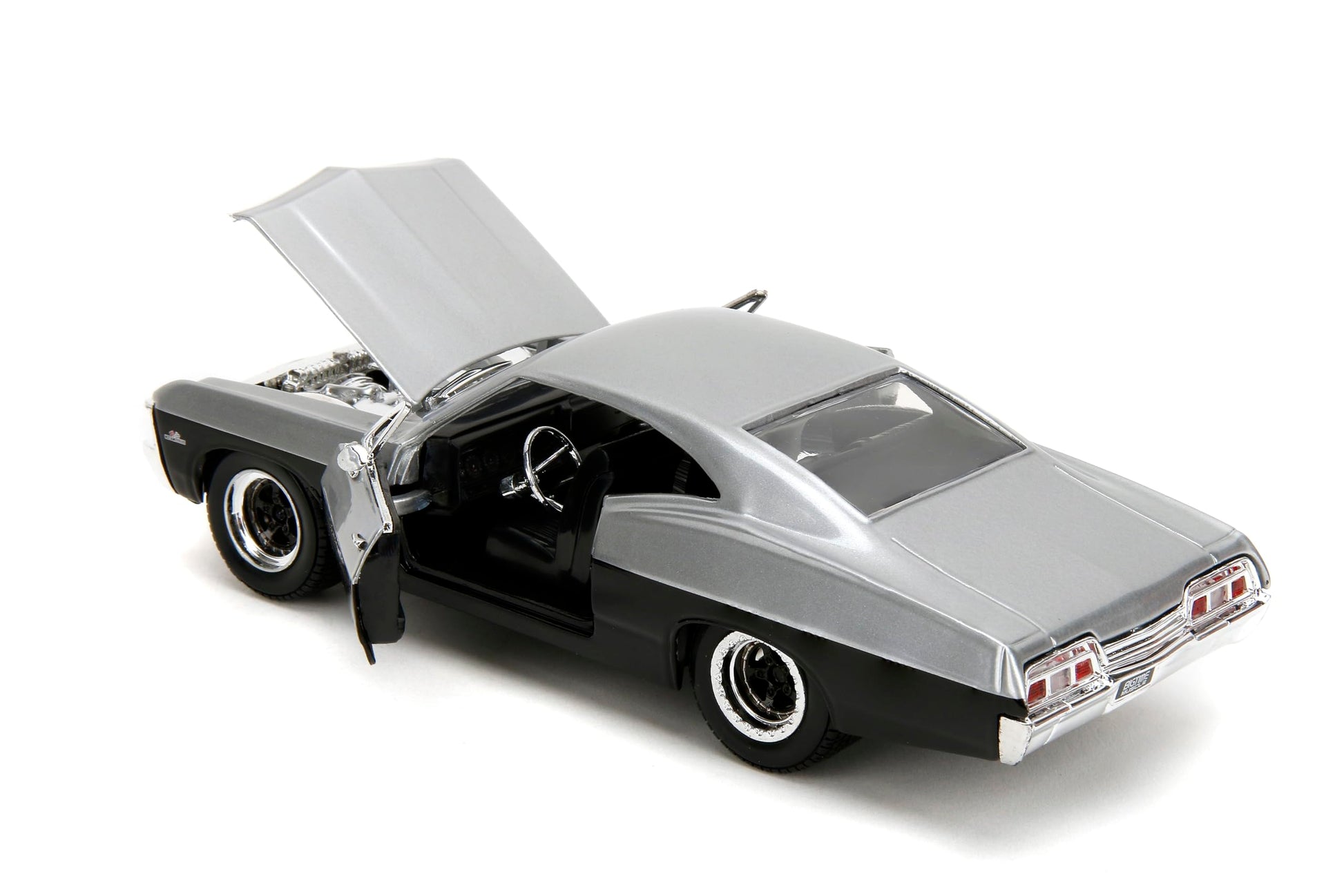 Jada Toys Bigtime Muscle 1:24 1967 Chevrolet Impala SS - Opening Doors, Hood, Trunk, Rubber Tires(Candy Silver/Black)