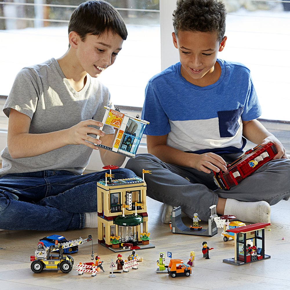 LEGO City Capital City 60200 Building Kit (1211 Pieces)