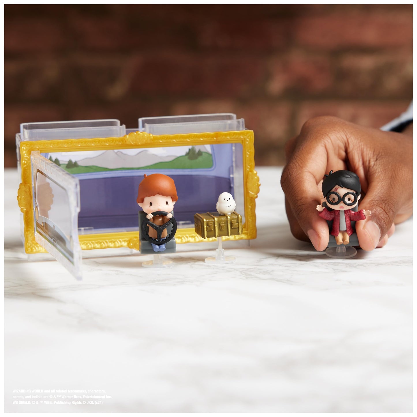 Wizarding World Harry Potter Micro Magical Moments Collectible Figures Multipack Ford Anglia with Harry Potter, Ron Weasley, Owl Hedwig and Display