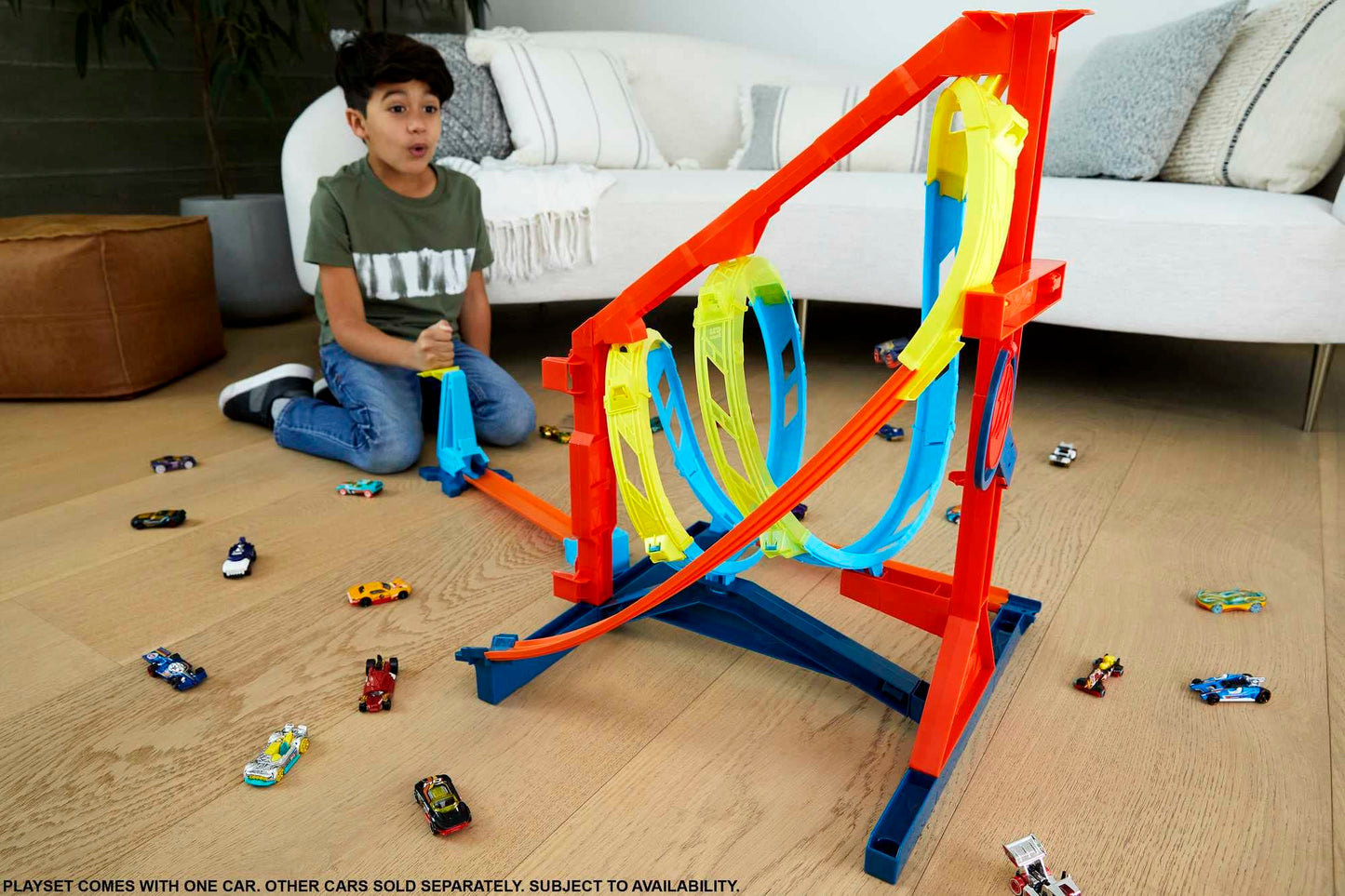 Hot Wheels Toy Car Track Set, Track Builder Unlimited Corkscrew Twist Kit Playset & 1:64 Scale Vehicle, 2 Ways to Race, Connects to Other Tracks