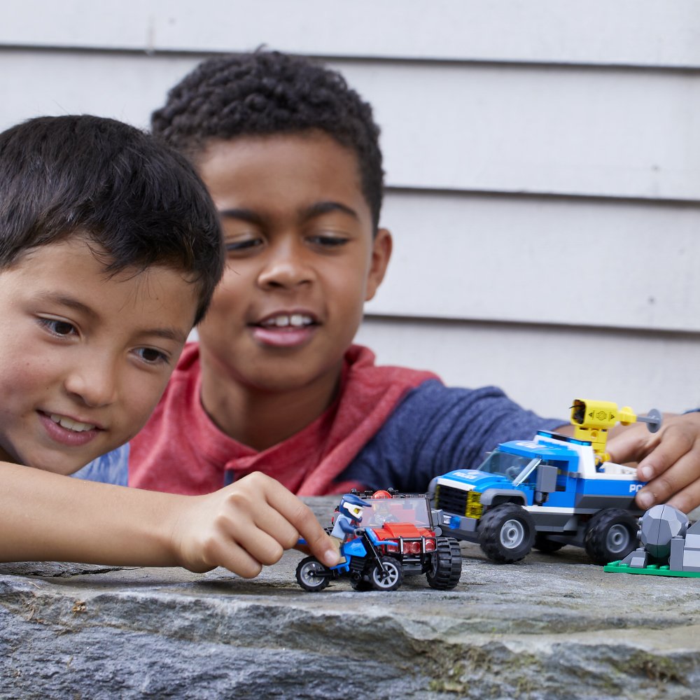 LEGO City Dirt Road Pursuit 60172 Building Kit (297 Pieces)