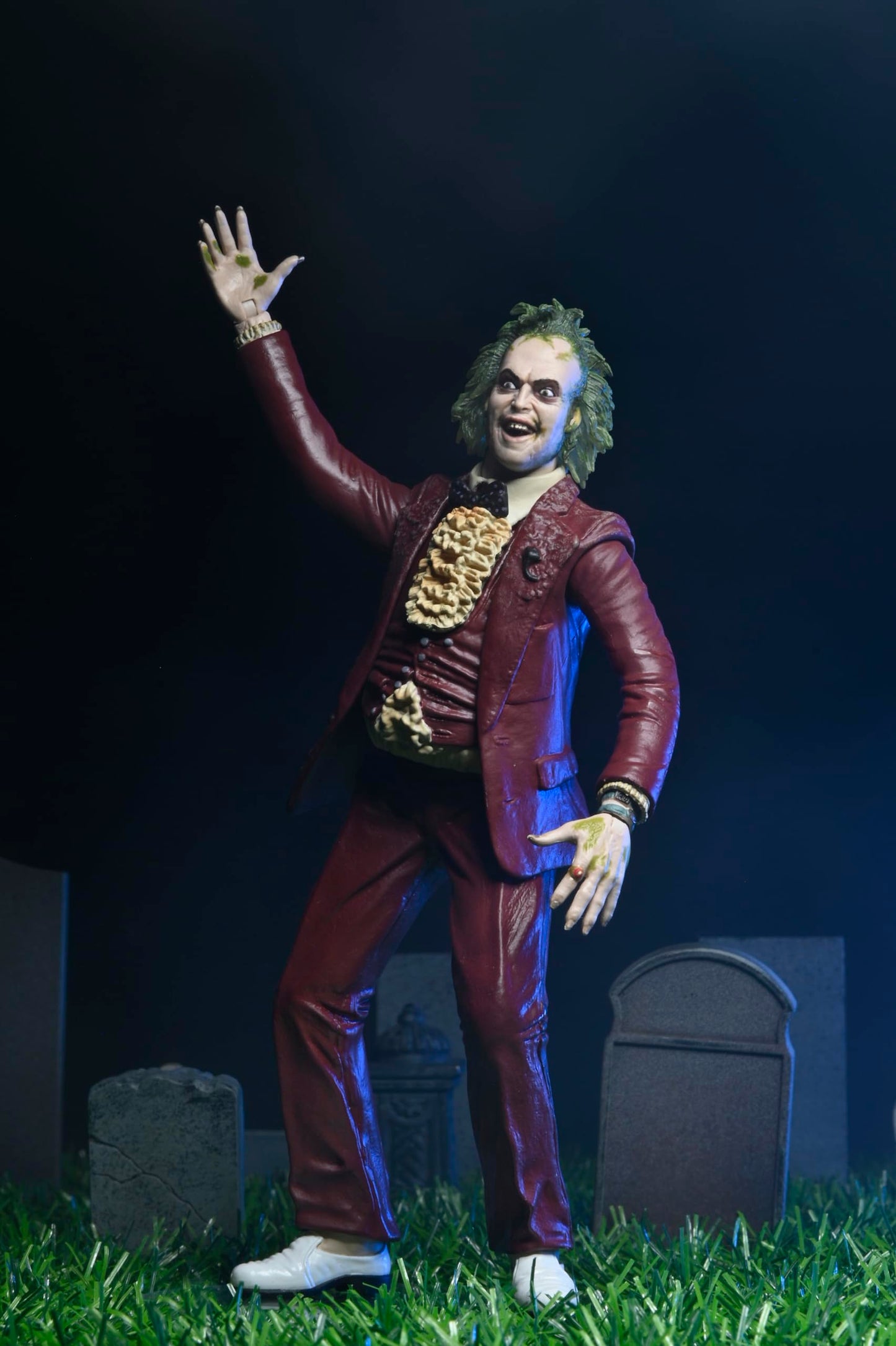 NECA - Beetlejuice (1988) - 7" Scale Action Figure - Red Tuxedo Beetlejuice in Blister Packaging