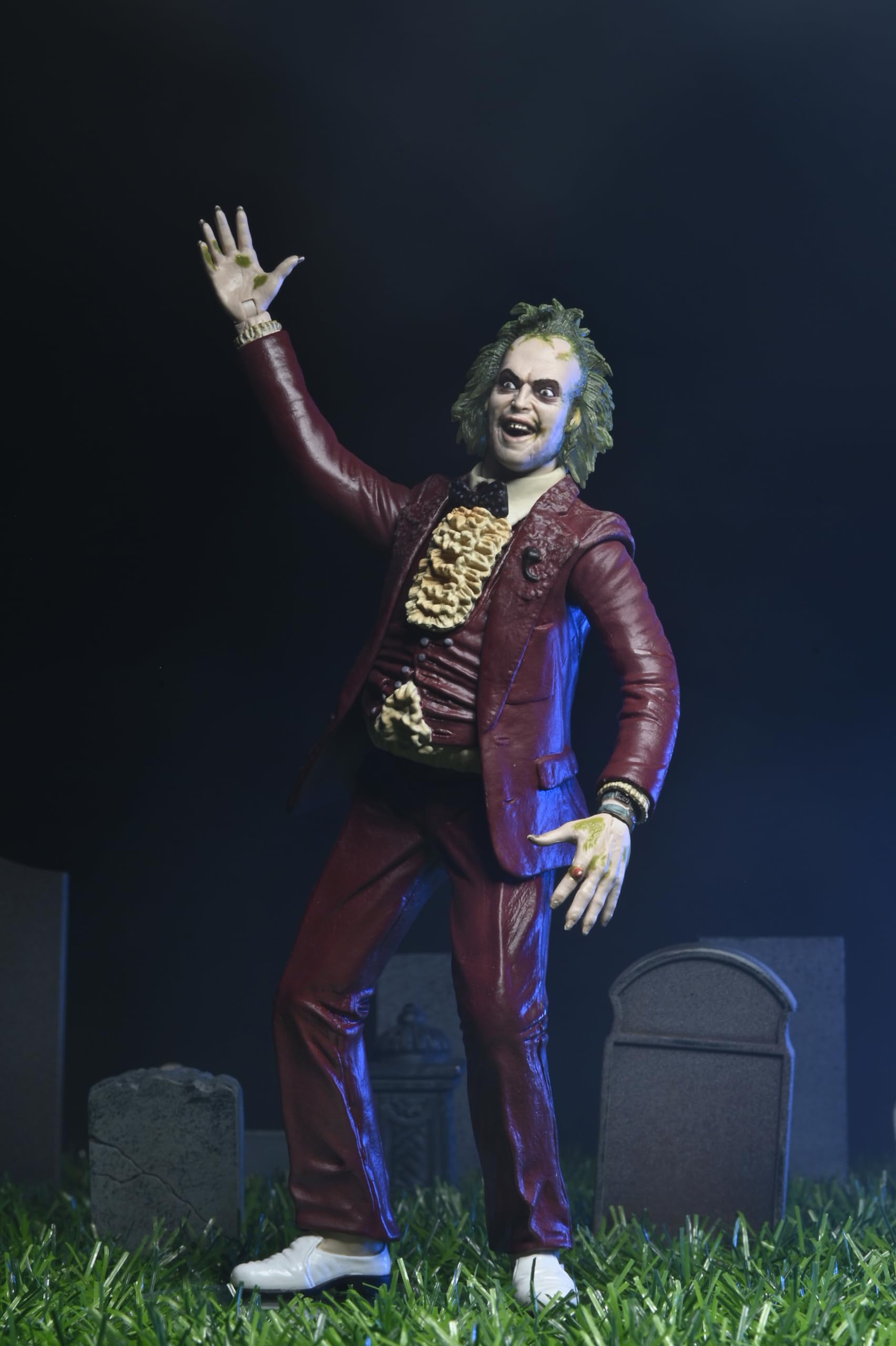 NECA - Beetlejuice (1988) - 7" Scale Action Figure - Red Tuxedo Beetlejuice in Blister Packaging