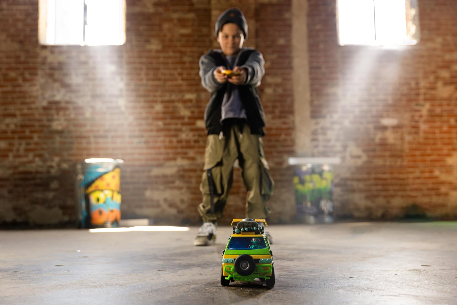 Teenage Mutant Ninja Turtles Toy, Pizza Blaster RC Vehicle with 6 Foam Pizza Launchers, TMNT Remote Control Toy for Kids, Mutant Mayhem, Ages 5+