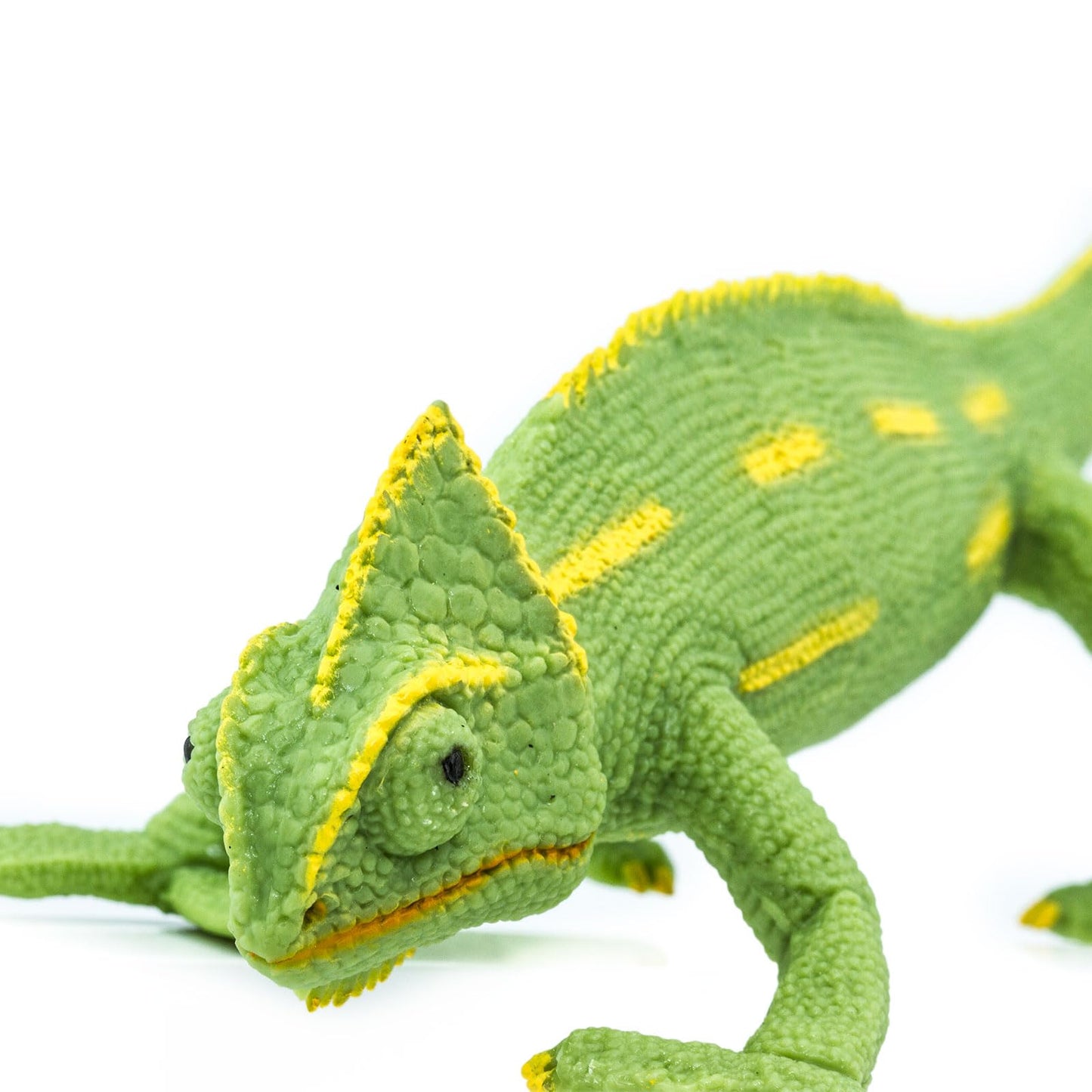 Safari Ltd. Veiled Chameleon Baby Figurine - Detailed 6.75" Plastic Model Figure - Fun Educational Play Toy for Boys, Girls & Kids Ages 18M+