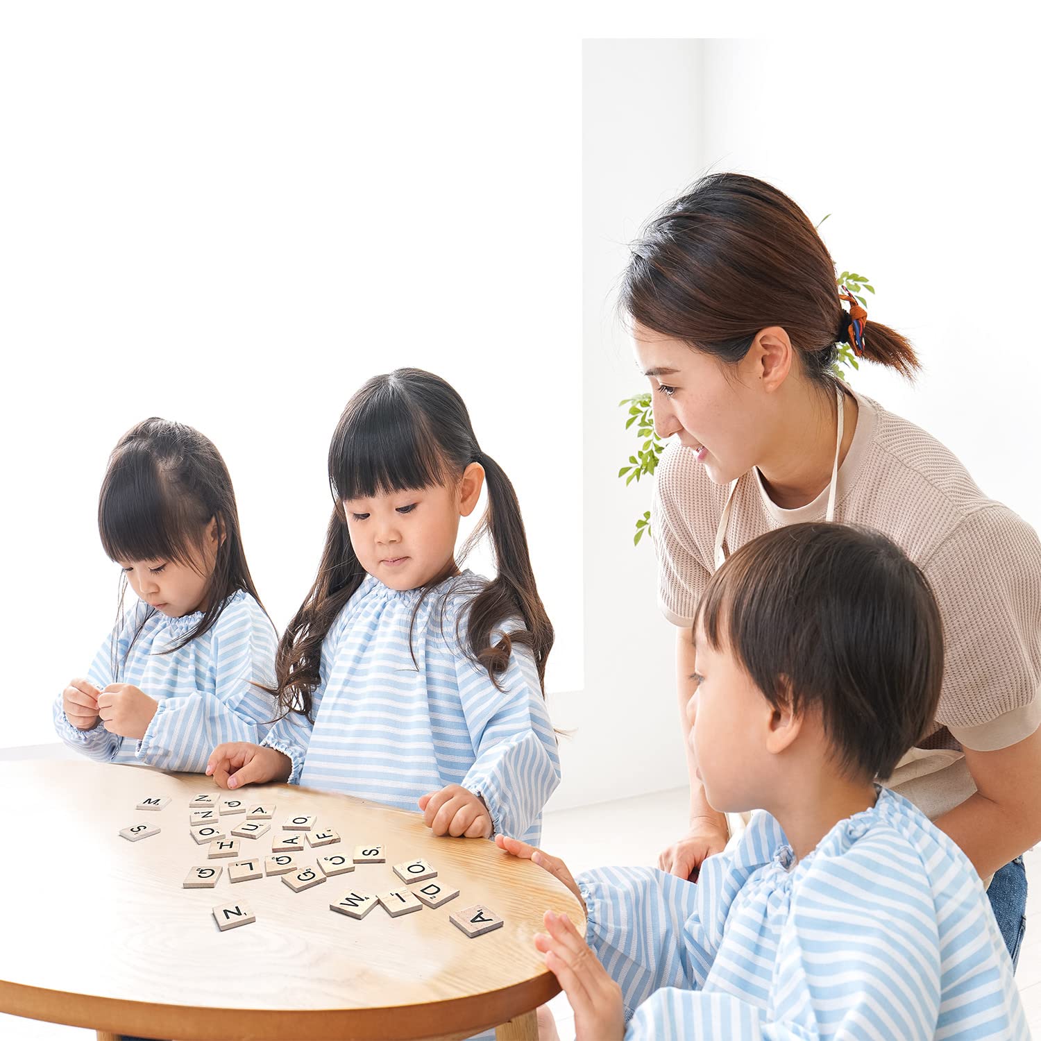Goiio 1000 Pieces Letters for Crafts, Wood Tiles, DIY Wood Gift Decoration, Making Alphabet Coasters and Crossword Game