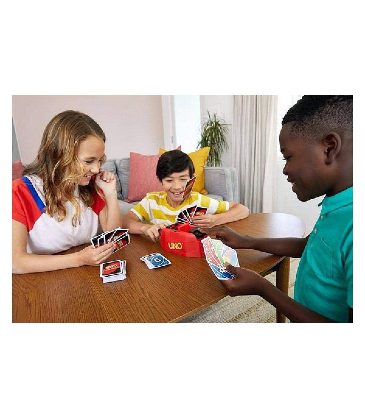 UNO Showdown Family Card Game for 2-10 Players, Age 7 Years and Older