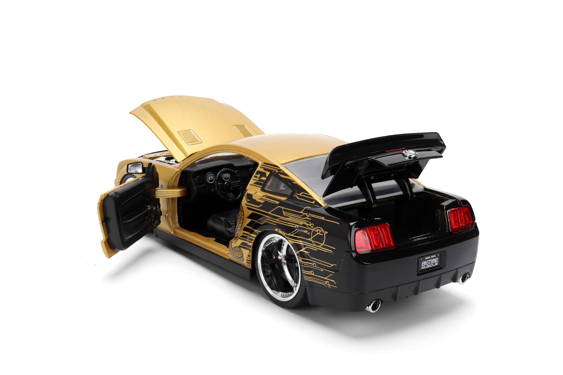 Jada Toys Bigtime Muscle 1:24 2008 Ford Shelby GT-500KR Die-cast Car - Opening Doors, Hood, Trunk, Rubber Tires(Gold Black)