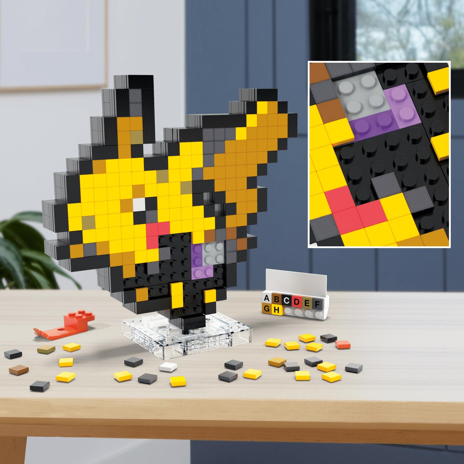 Mega Pokémon Pikachu Construction Set, Articulated Figure, Retro Pixelated Style, 15 cm, Wall or Table Decoration, 400 Pieces, Collectable, Children's