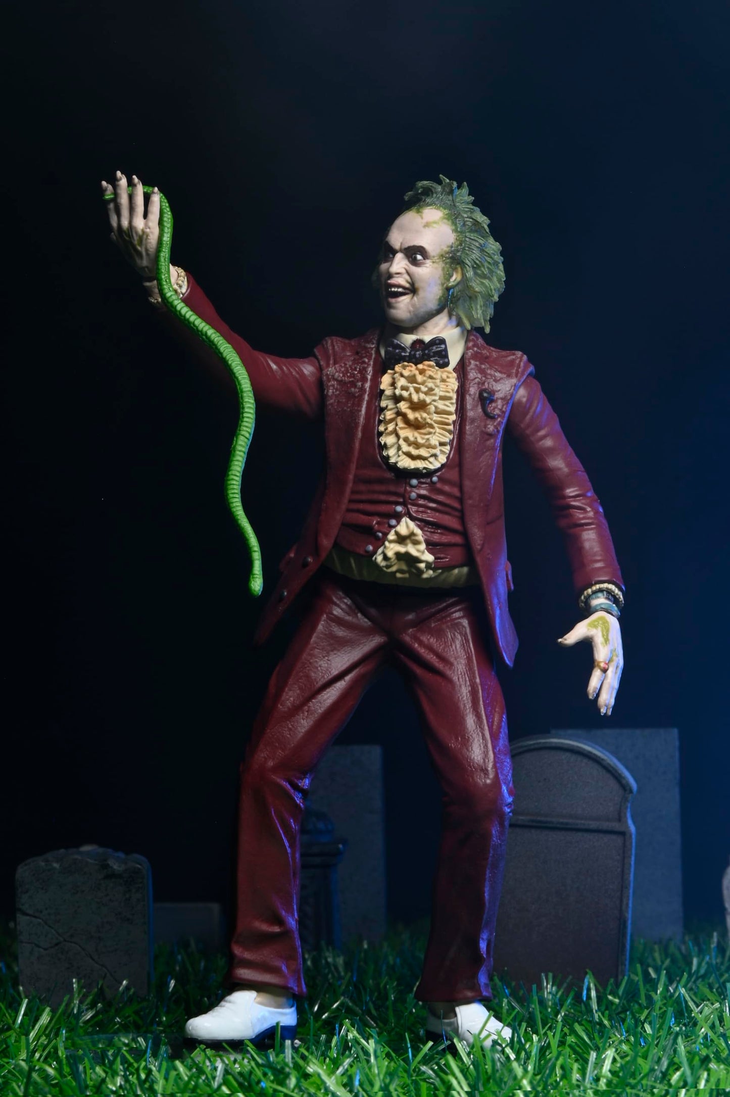 NECA - Beetlejuice (1988) - 7" Scale Action Figure - Red Tuxedo Beetlejuice in Blister Packaging