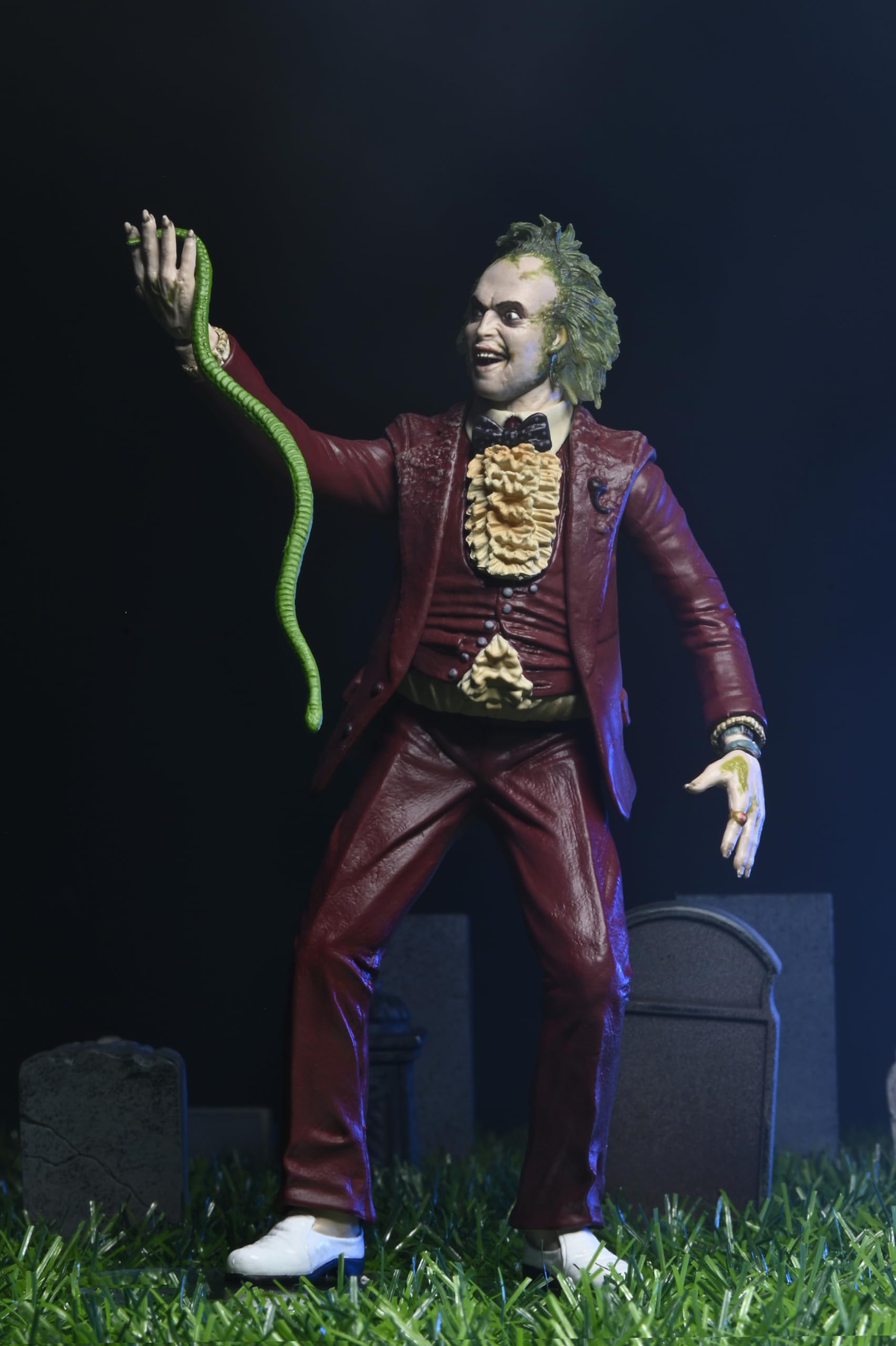 NECA - Beetlejuice (1988) - 7" Scale Action Figure - Red Tuxedo Beetlejuice in Blister Packaging