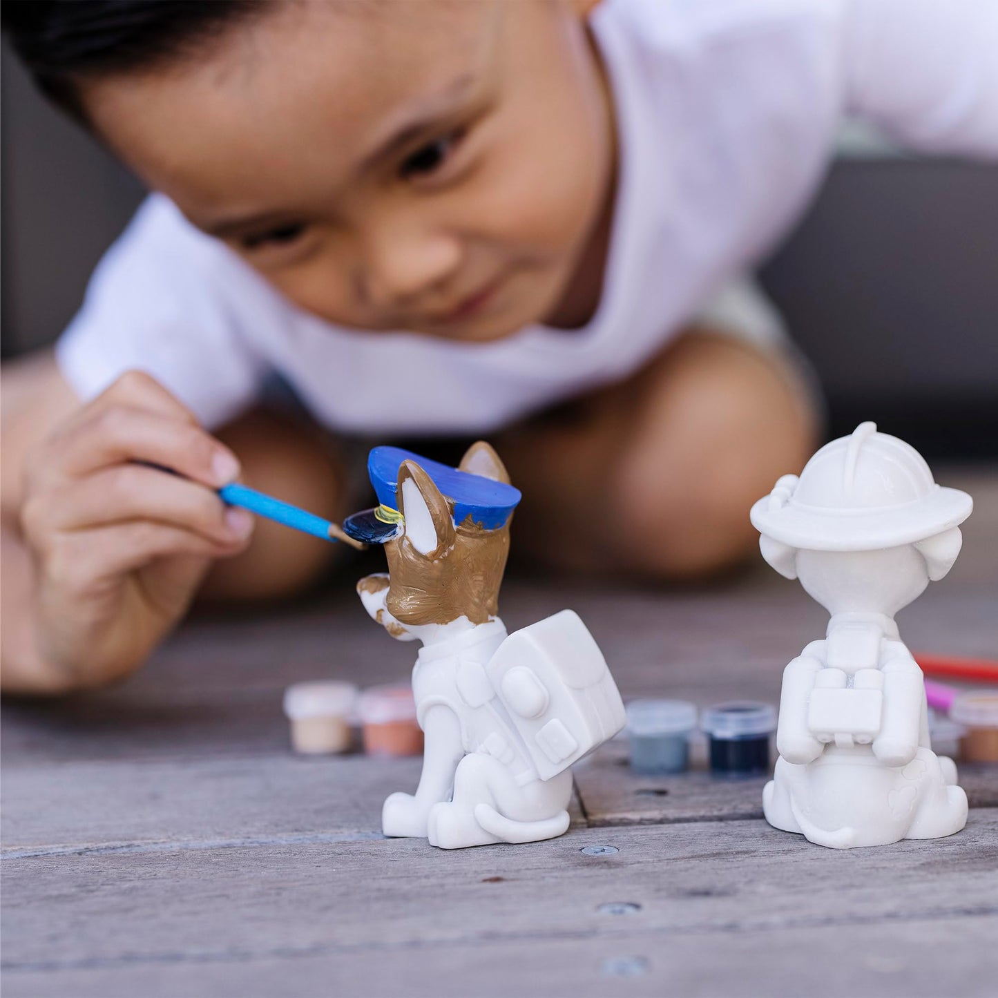 Melissa & Doug PAW Patrol Craft Kit - 3 Decorate Your Own Pup Figurines for Boys and Girls, PAW Patrol Painting Set, Activity for Birthday Parties,