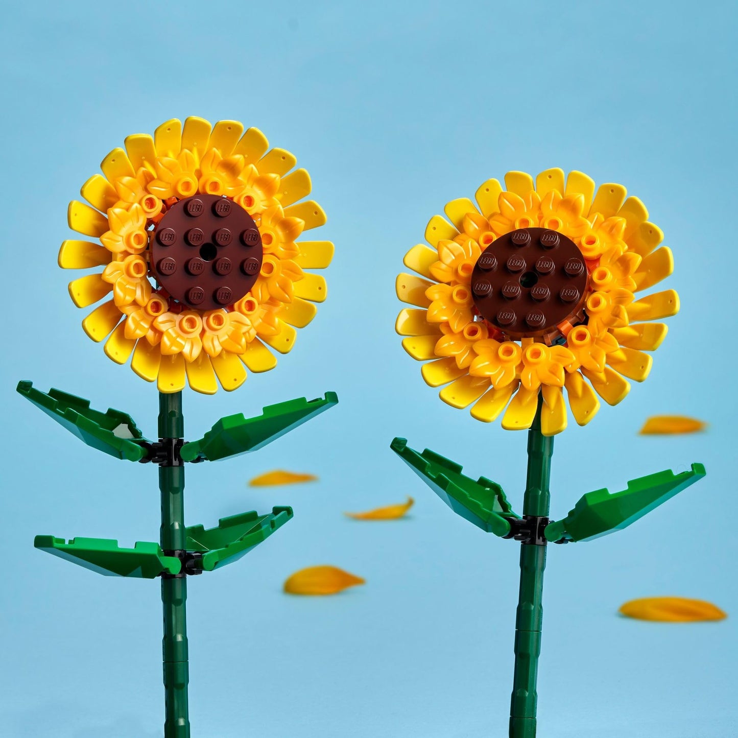LEGO Sunflowers Building Toy for Kids, Girls and Boys Ages 8+ - Artificial Sunflowers for Home Decor and Display - Birthday Gift Idea for Lovers