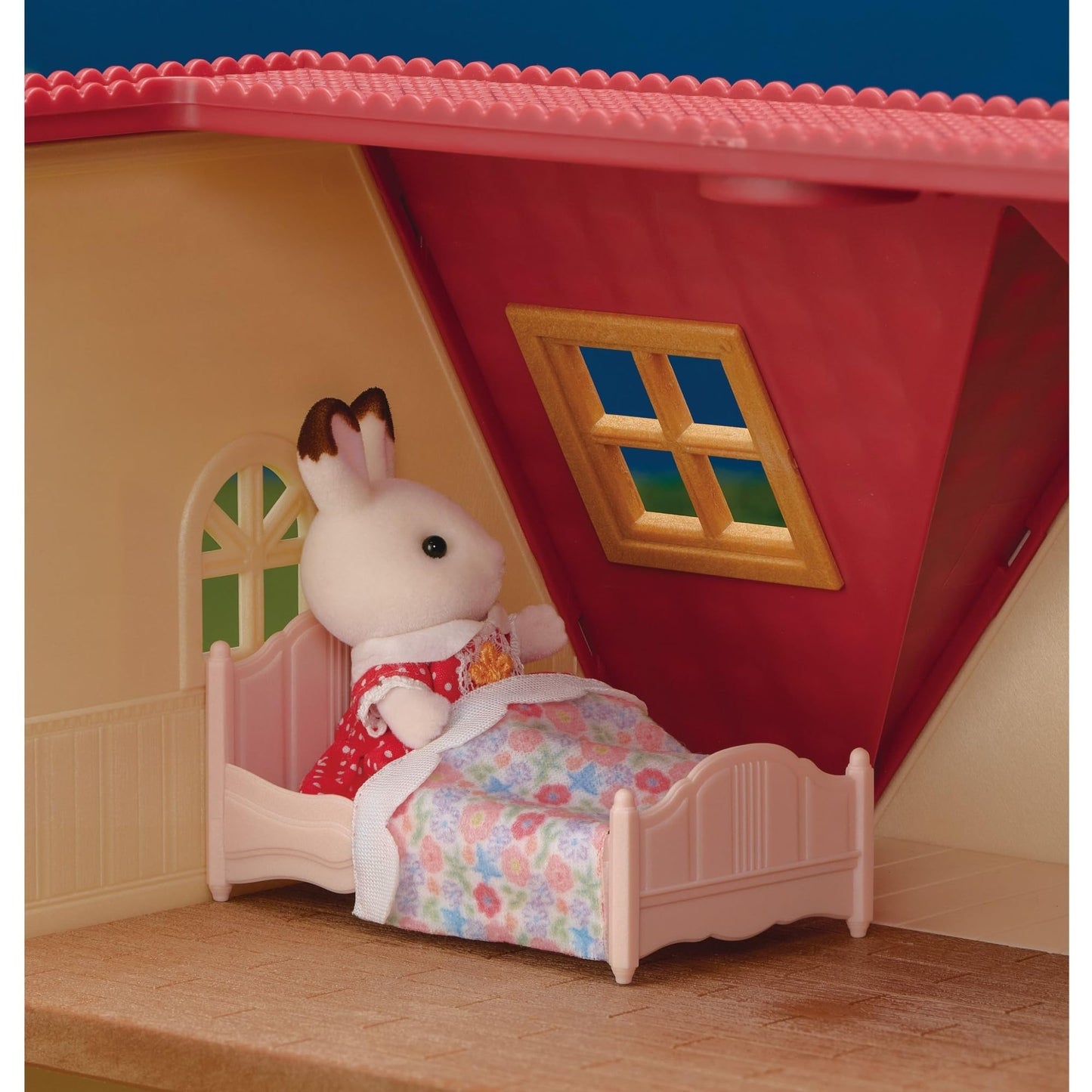Calico Critters - Red Roof Home - Cozy Cottage - 2026 Edition Dollhouse - Kids Pretend Play House, Miniature Home Playset, Expandable Design, Ages 3+