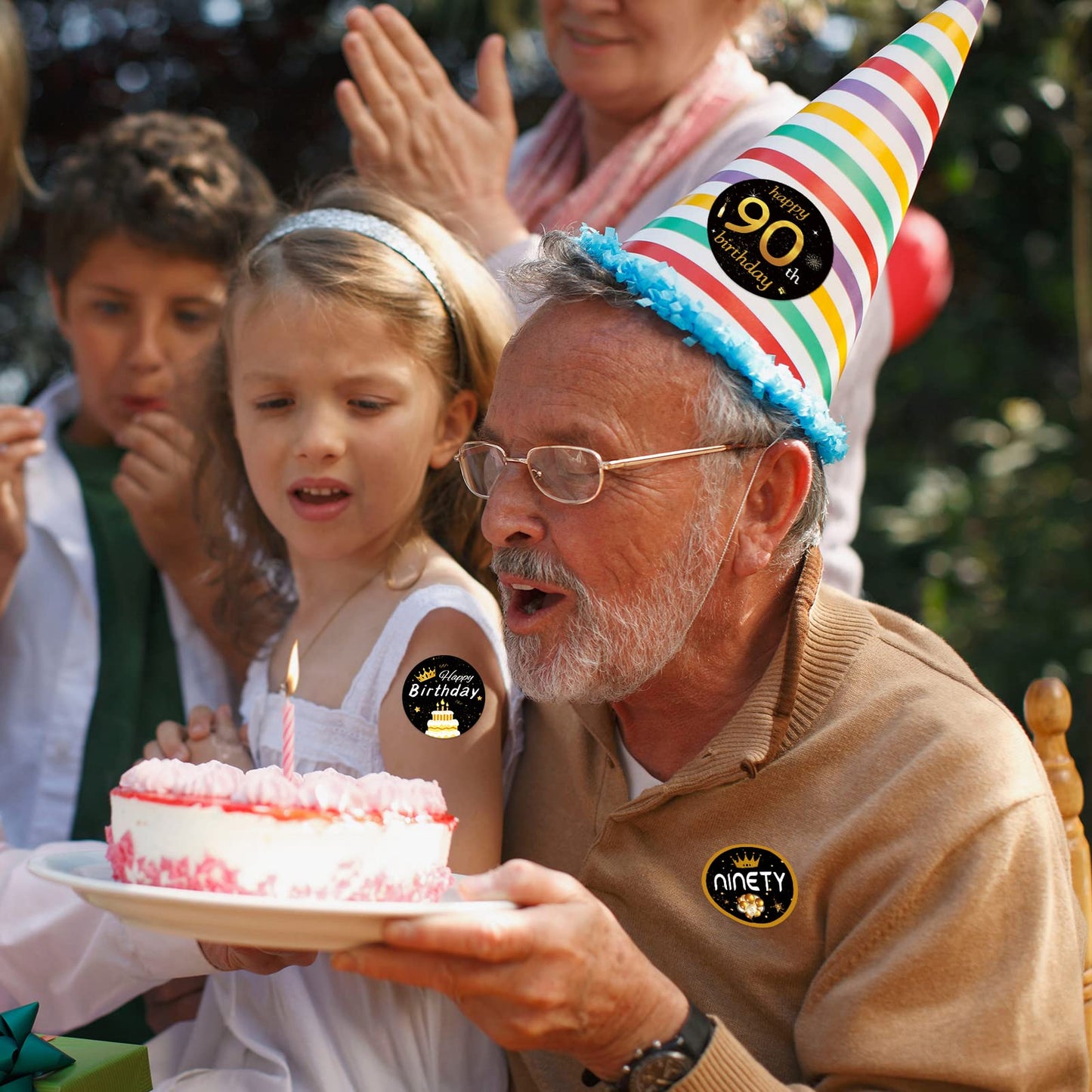600 PCS 1.5 Inch Happy 90th Birthday Roll Stickers, 8 Different Design Black Gold Happy 90th Birthday Round Labels Birthday Party Favor Anniversary