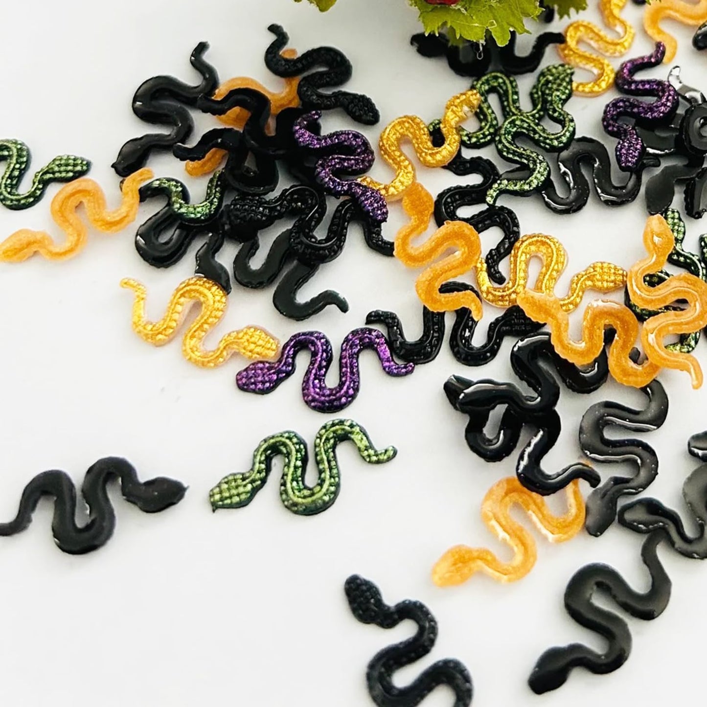 Miniature Snakes, Tiny Resin Snakes, Dollhouse Mini Snakes, Halloween Snake, for Fairy Garden, Halloween, Dollhouse Miniatures, Terrarium (50PCS)