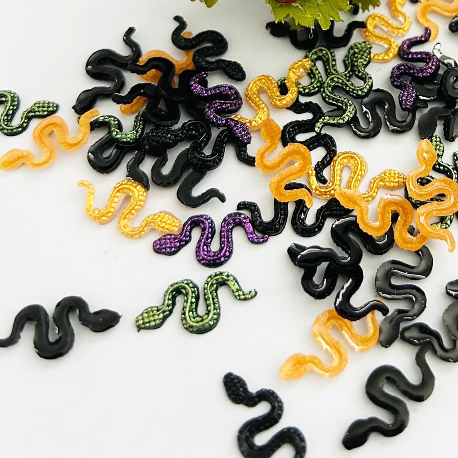 Miniature Snakes, Tiny Resin Snakes, Dollhouse Mini Snakes, Halloween Snake, for Fairy Garden, Halloween, Dollhouse Miniatures, Terrarium (50PCS)
