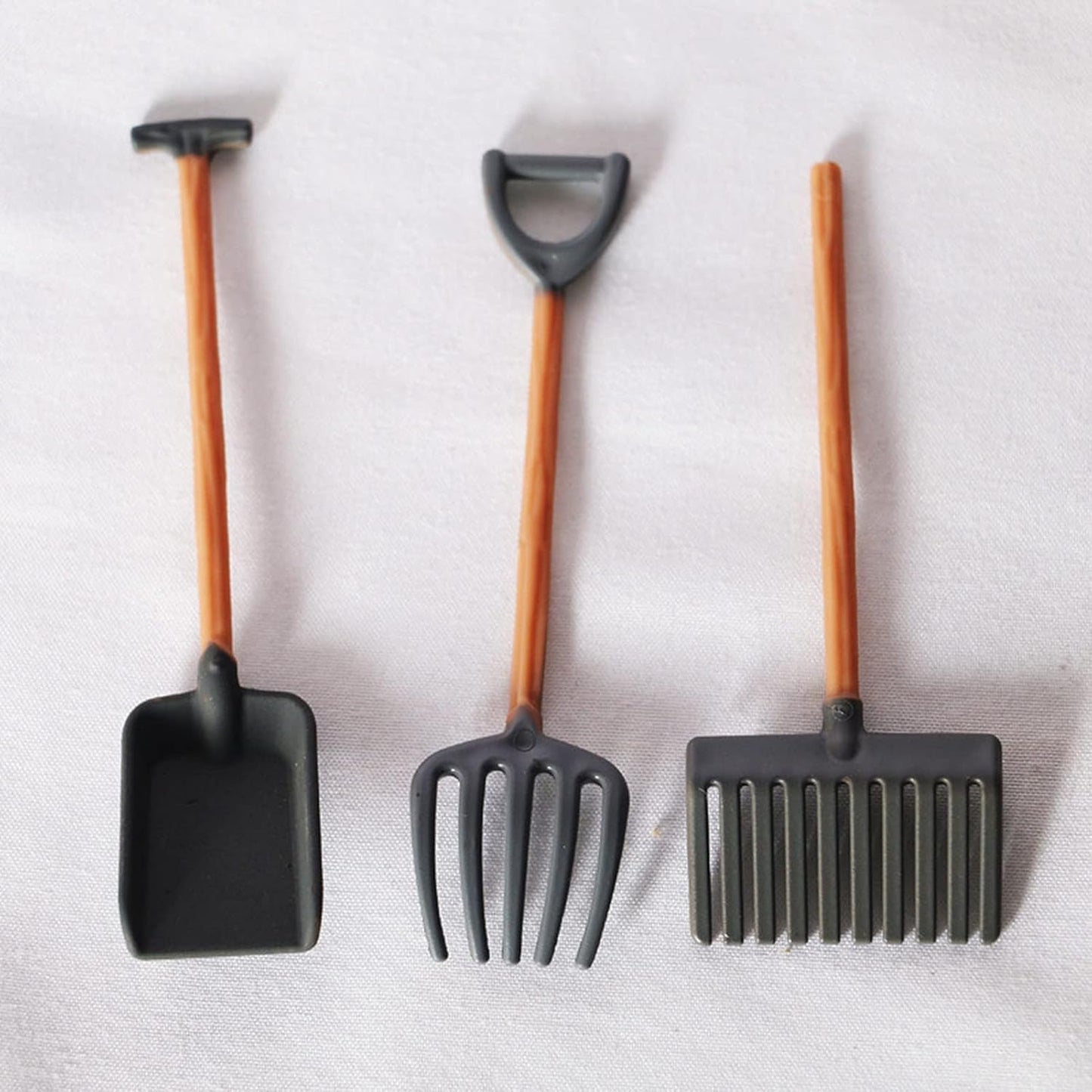 ZhangyiHot 3 Pcs Dollhouse Miniatures, 1/12 Scale Miniature Dollhouse Farm Tool Accessories, Plastic Mini Farm Tool Shovel Rake for Micro-Landscape