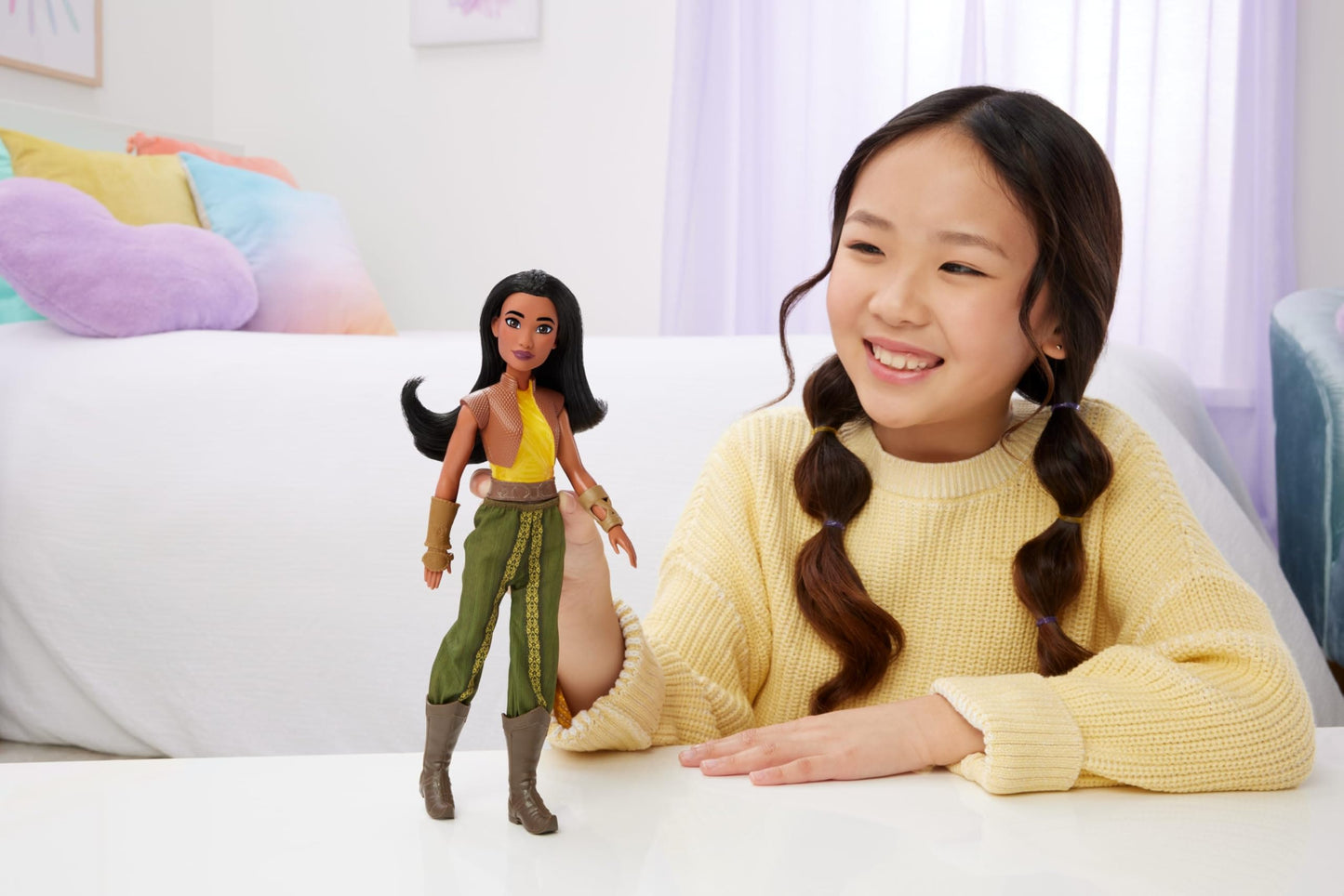 Mattel Disney Princess Raya Doll in Signature Fashion with Removable Pants, Boots and Arm Cuffs, Posable & Collectible, Inspired by Movie