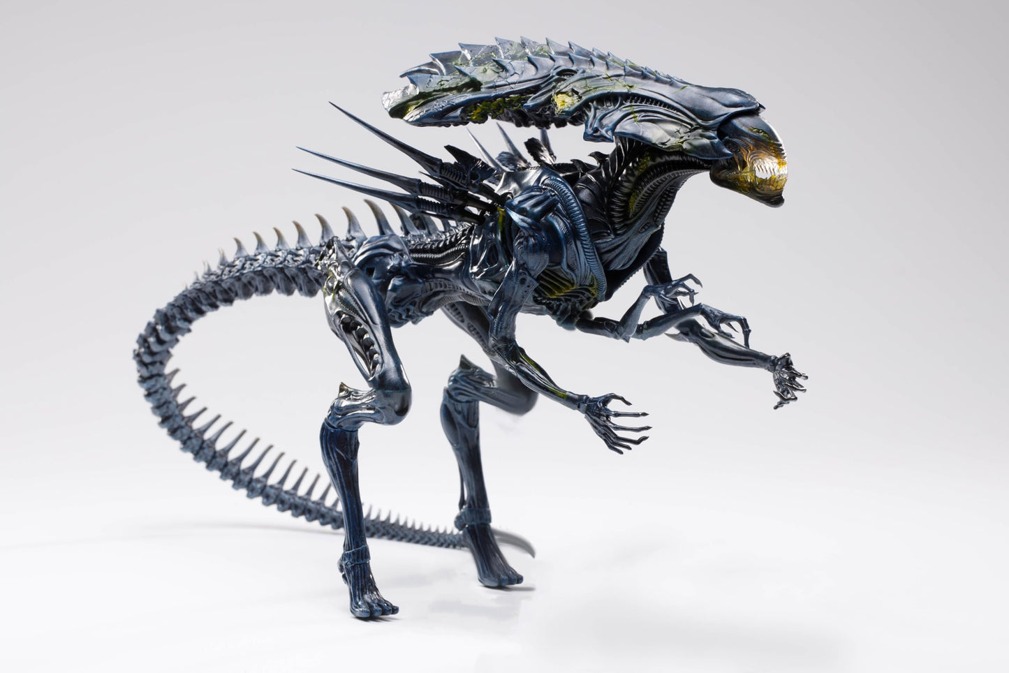 Hiya Toys Exquisite Mini Series 1/18 Scale 5 Inch AVP Battle Damage Alien Queen Action Figure Multicolor
