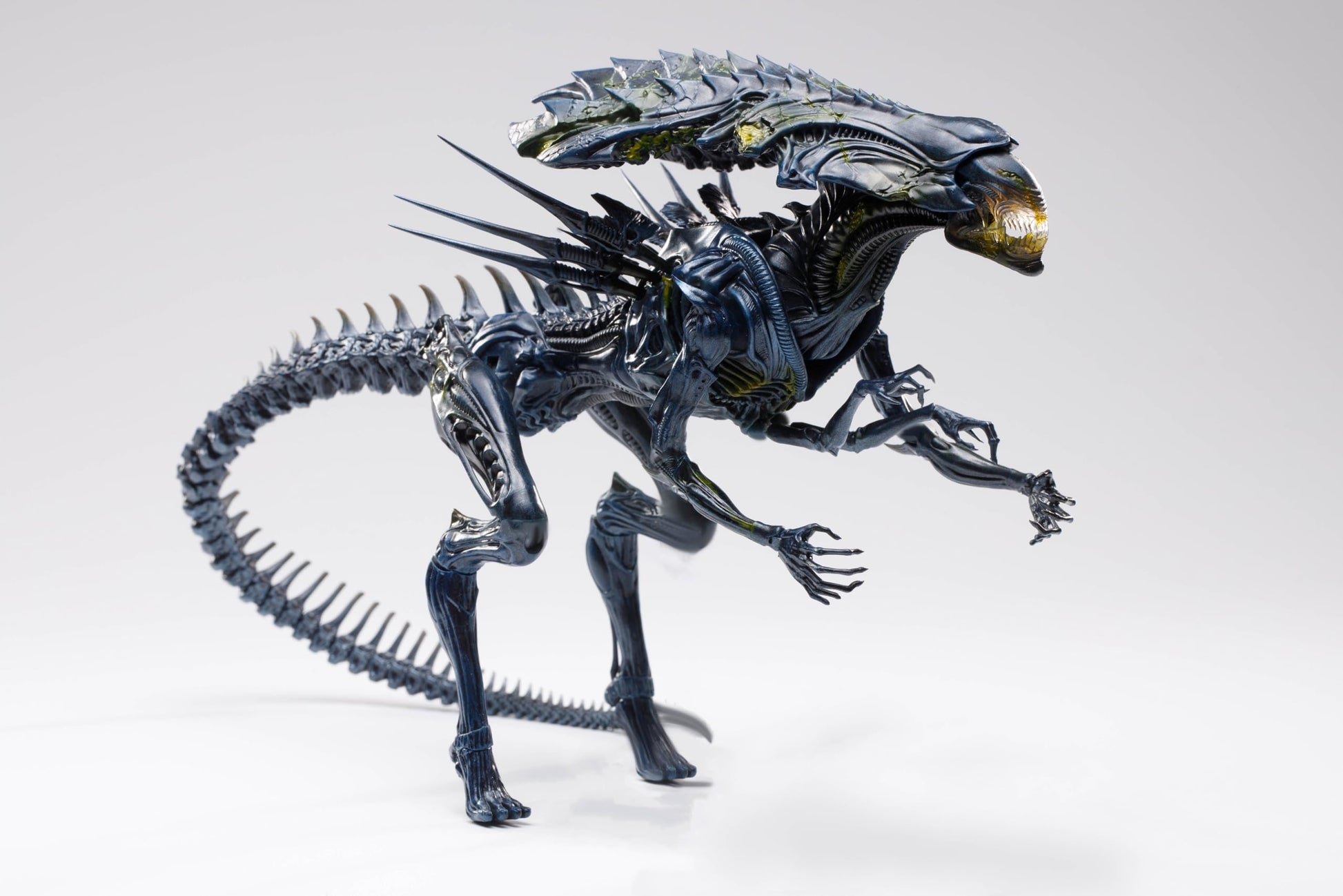 Hiya Toys Exquisite Mini Series 1/18 Scale 5 Inch AVP Battle Damage Alien Queen Action Figure Multicolor