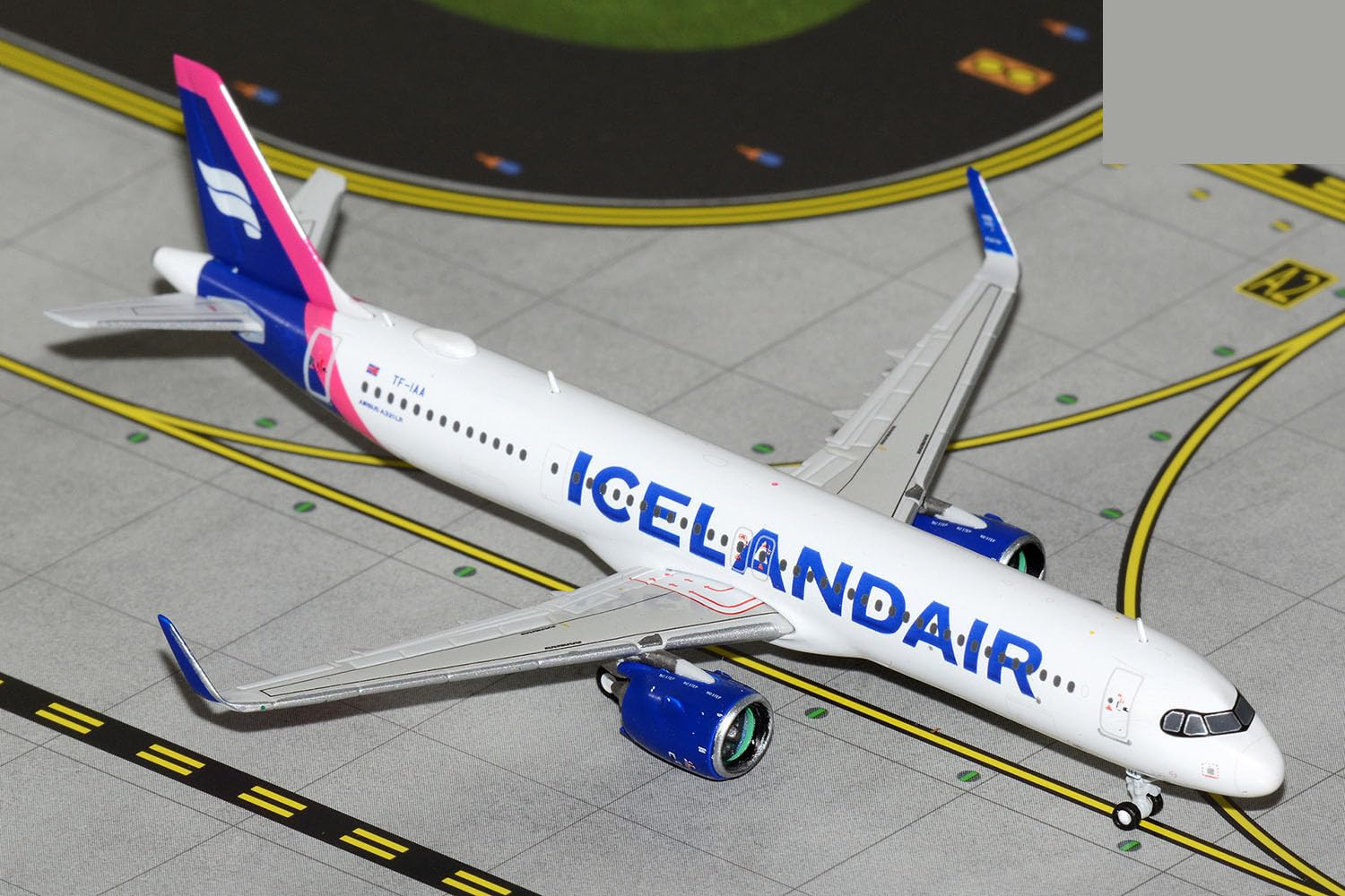 GeminiJets GJICE2337 Icelandair Airbus A321LR TF-IAA; Scale 1:400