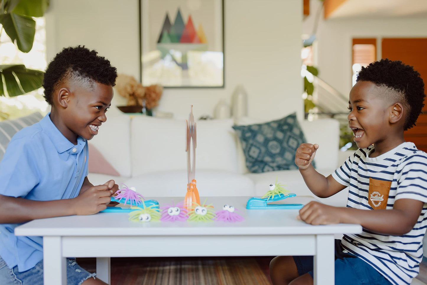 Chuckle & Roar Go Fish Feeding Frenzy Family Game