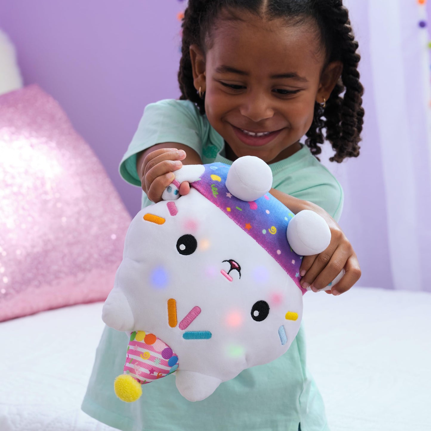 Gabby's Dollhouse Celebrations, Sprinkle Party Cakey Cat Soft Toy, 25-Centimetre Interactive Soft Toy with Sounds, Kids’ Toys for Girls and Boys Aged