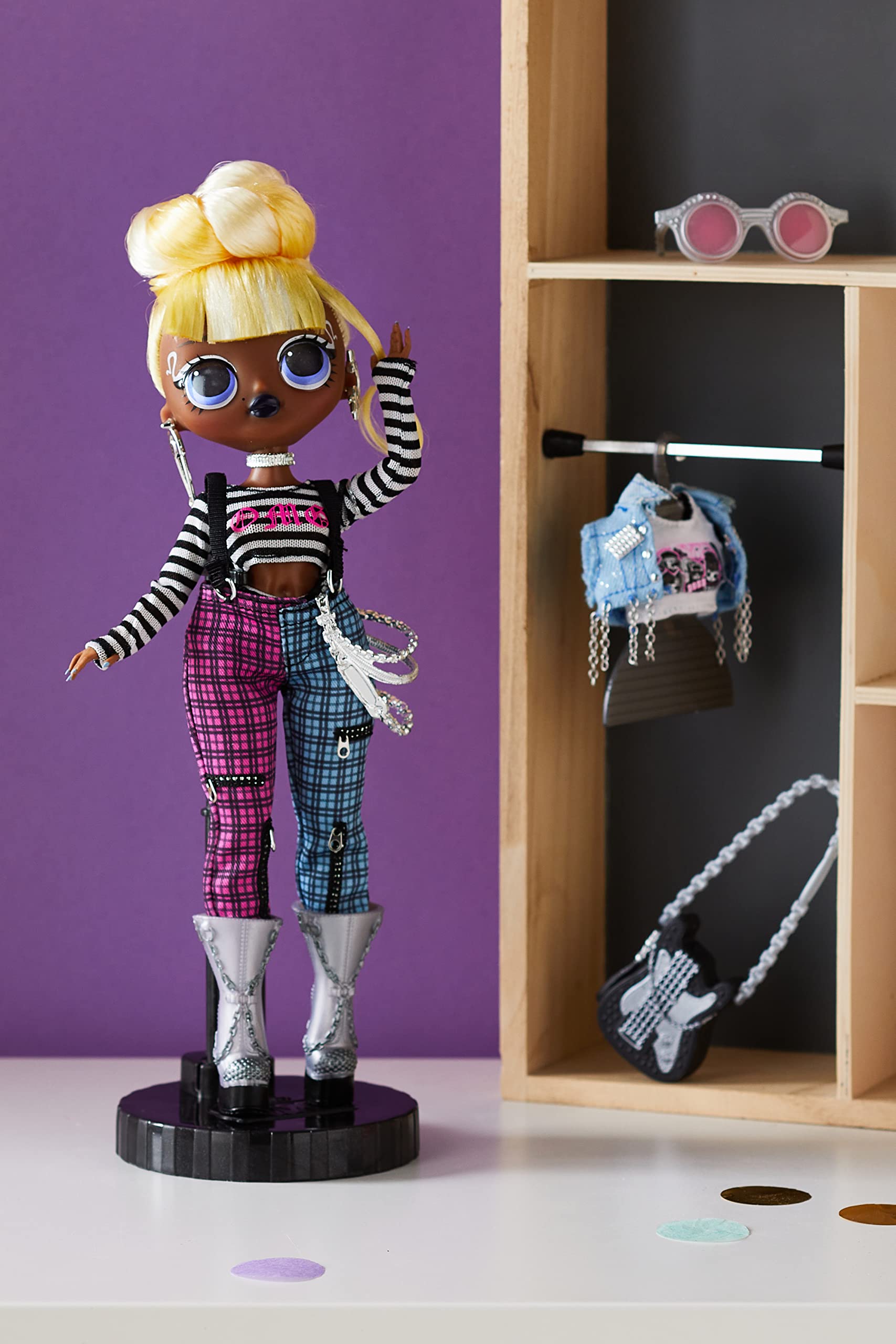 L.O.L. Surprise! OMG Melrose Fashion Doll with 20 Surprises Including Accessories in Stylish Outfit, Holiday Toy for Kids Girls Boys Ages 4 5 6+ Years