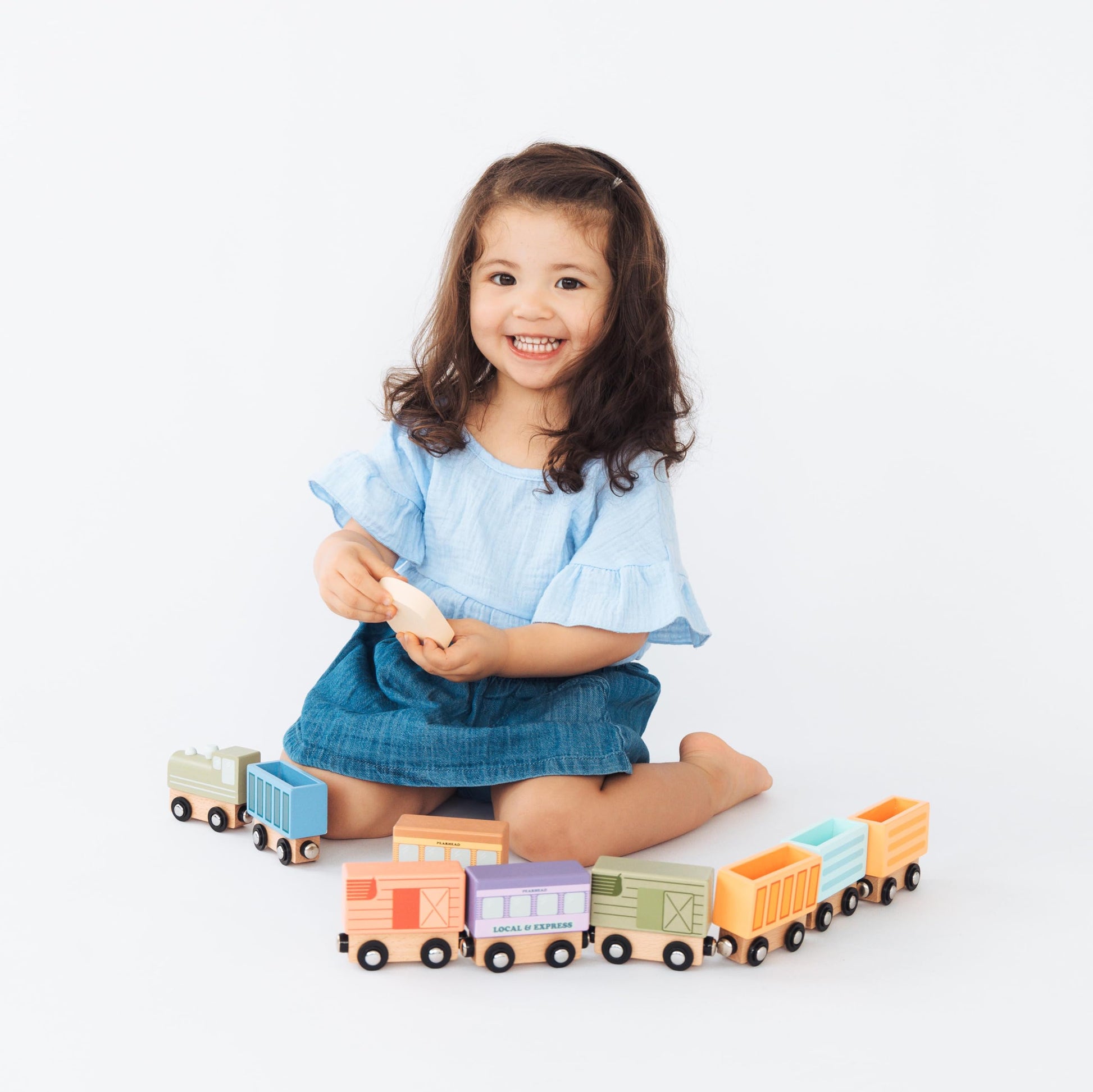 Pearhead Wooden Train Set for Toddlers - 10-Piece Magnetic Train Cars, FSC-Certified Wood, Montessori STEM Toy, Develops Fine Motor Skills, Compatible