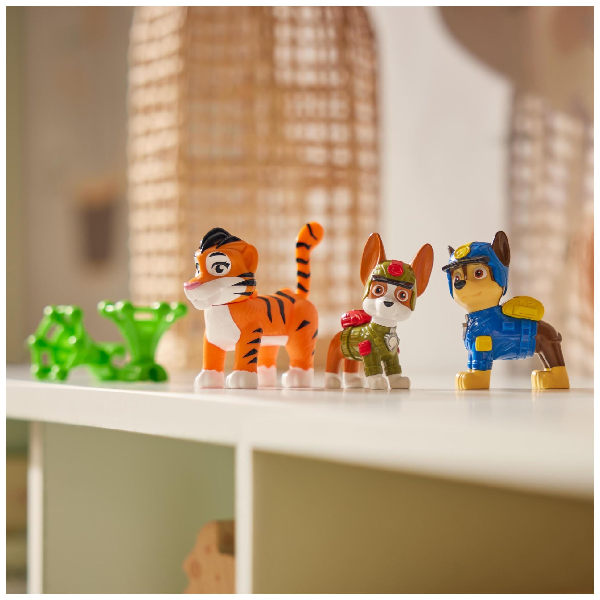 PAW Patrol Jungle Pups, Figurines Articulées Chase, Tracker & Tiger Avec Lance-Projectile, Jouets Pour Les garçons et, Black