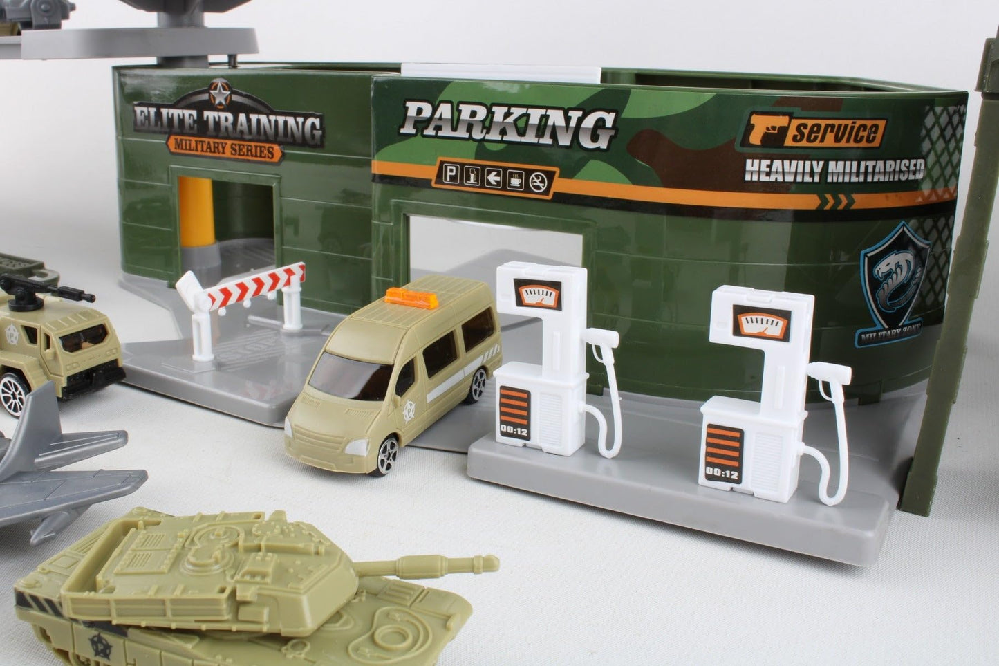 Daron Worldwide Trading Military Base Playset